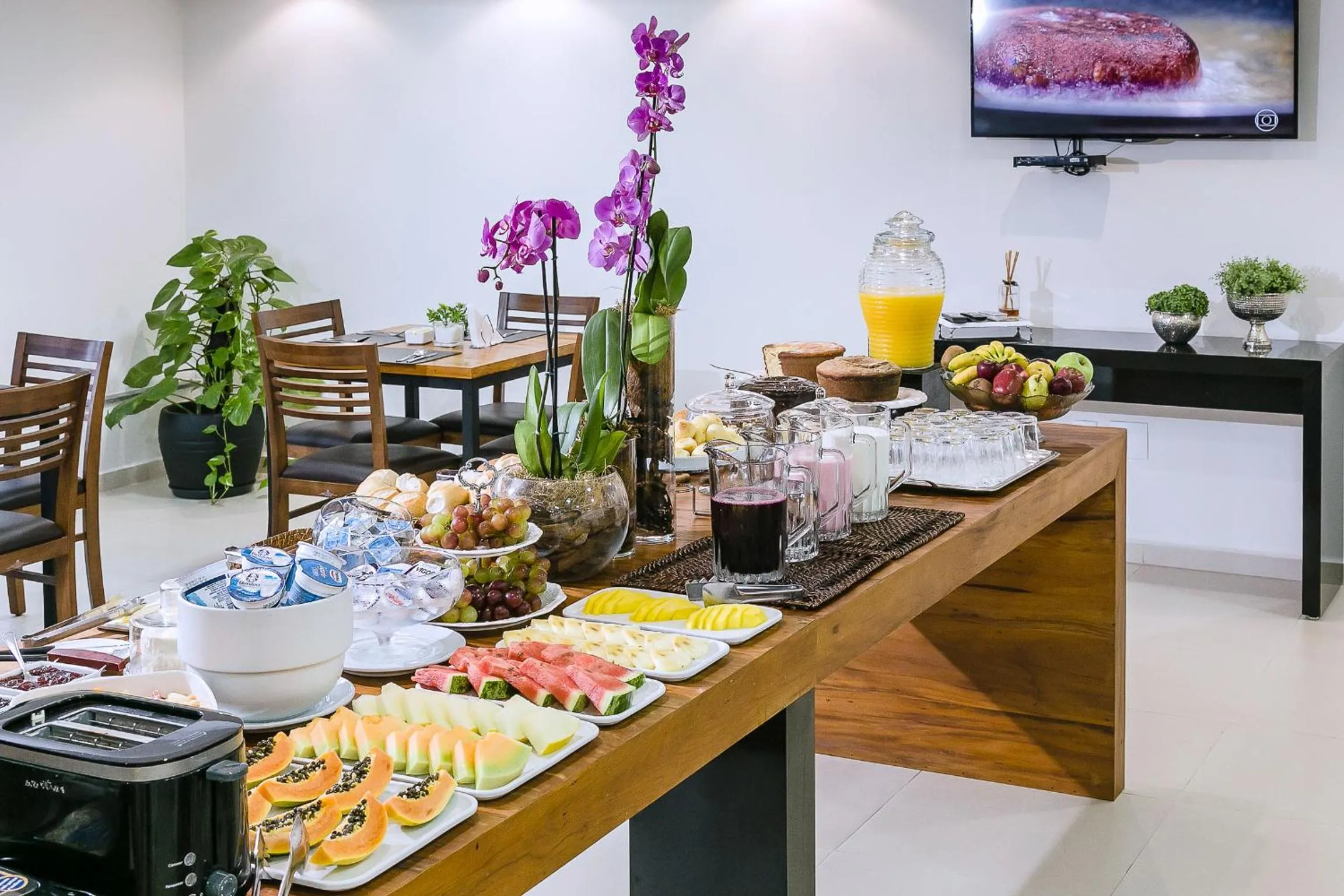 Buffet breakfast in Bauru Office Hotel