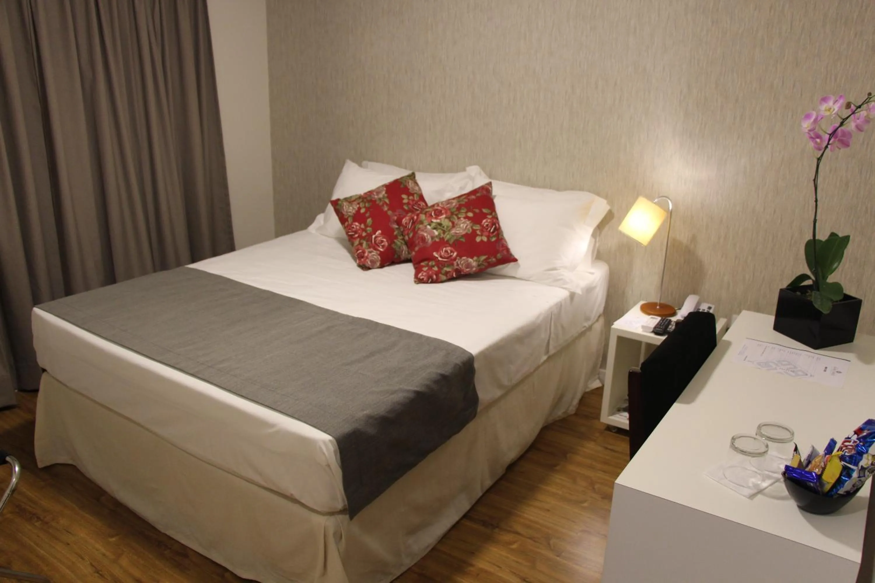 Bed in Bauru Office Hotel