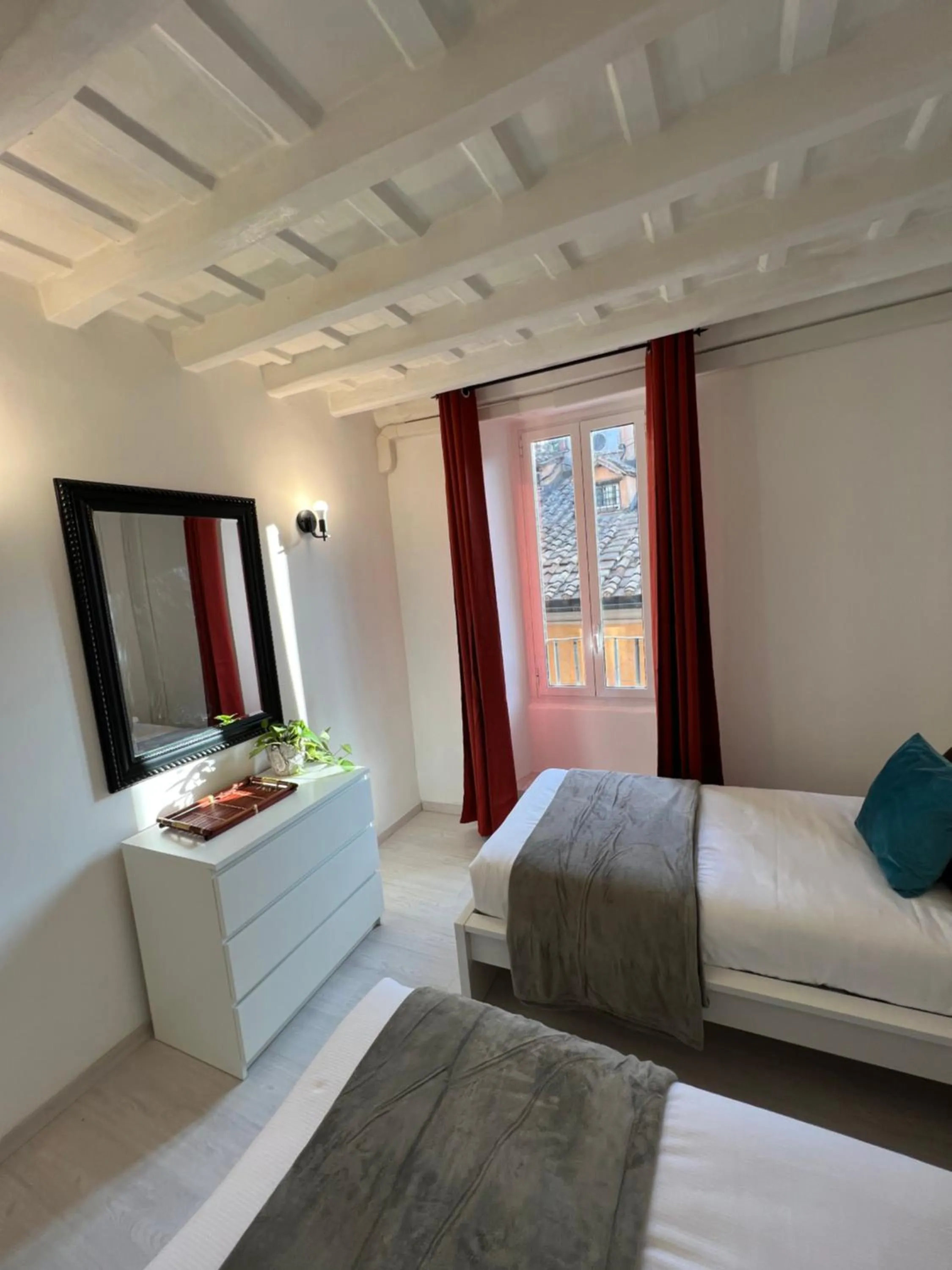 Photo of the whole room, Bed in Charming Navona