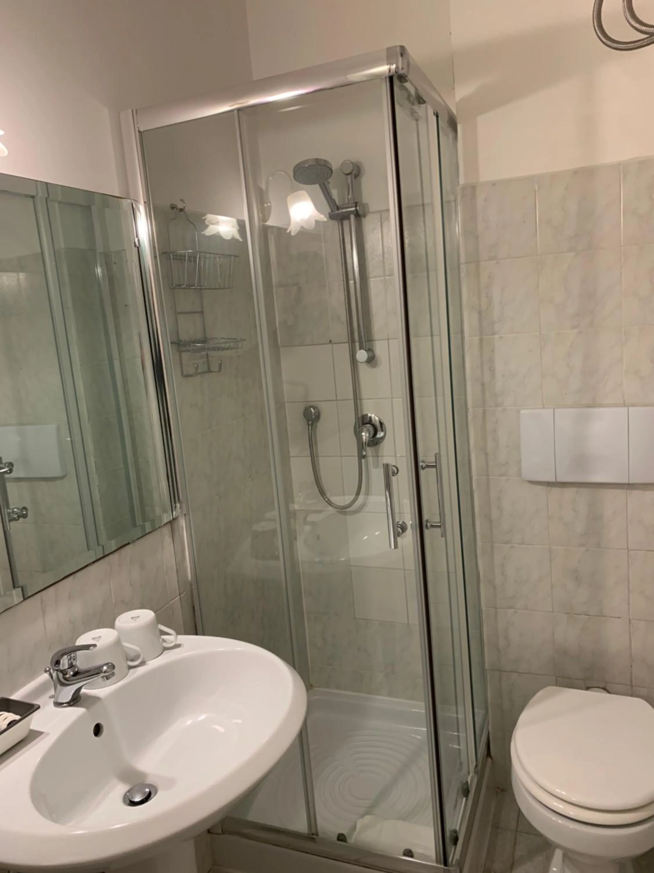 Shower in Charming Navona