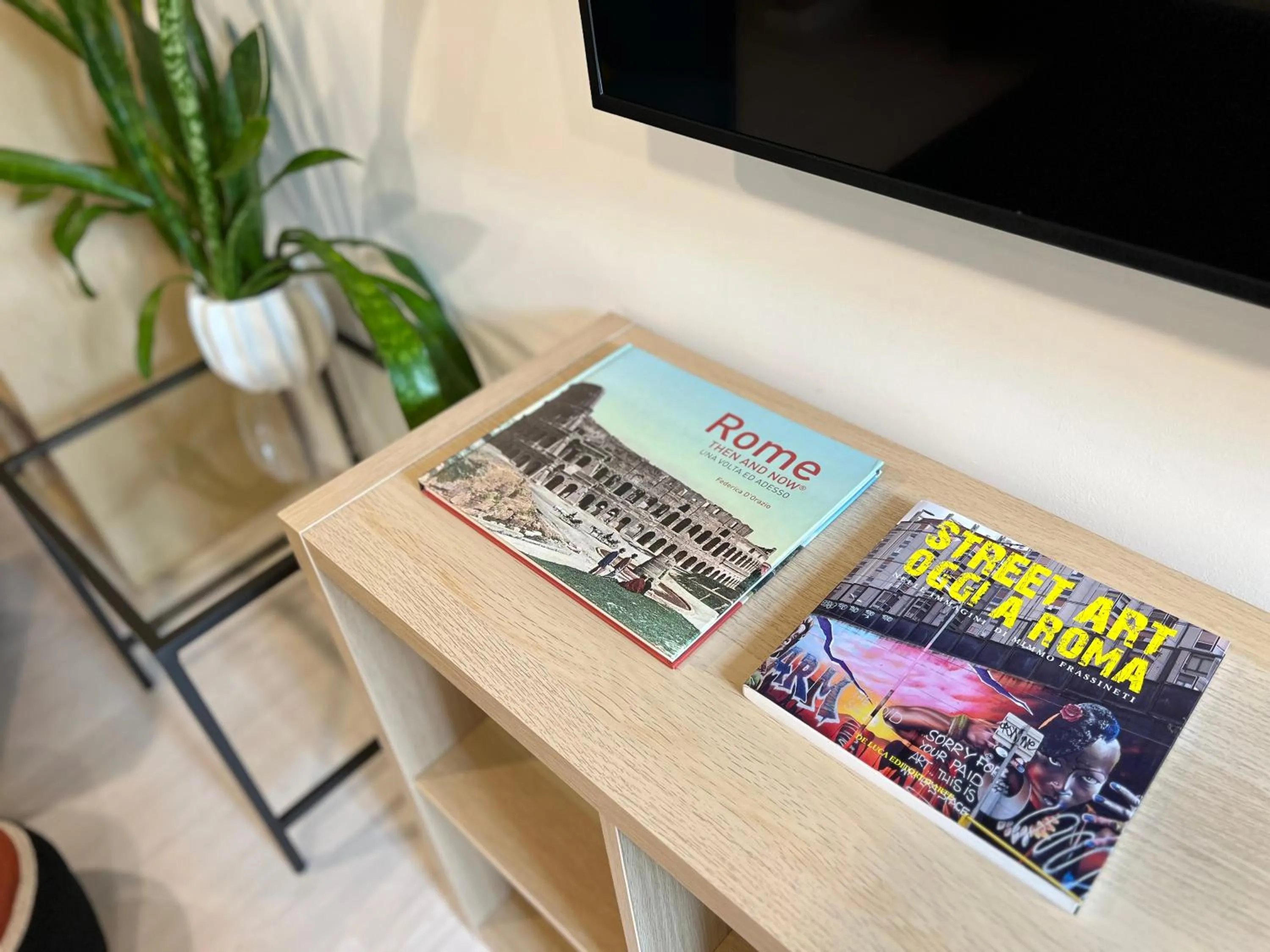 Evening entertainment in Charming Navona