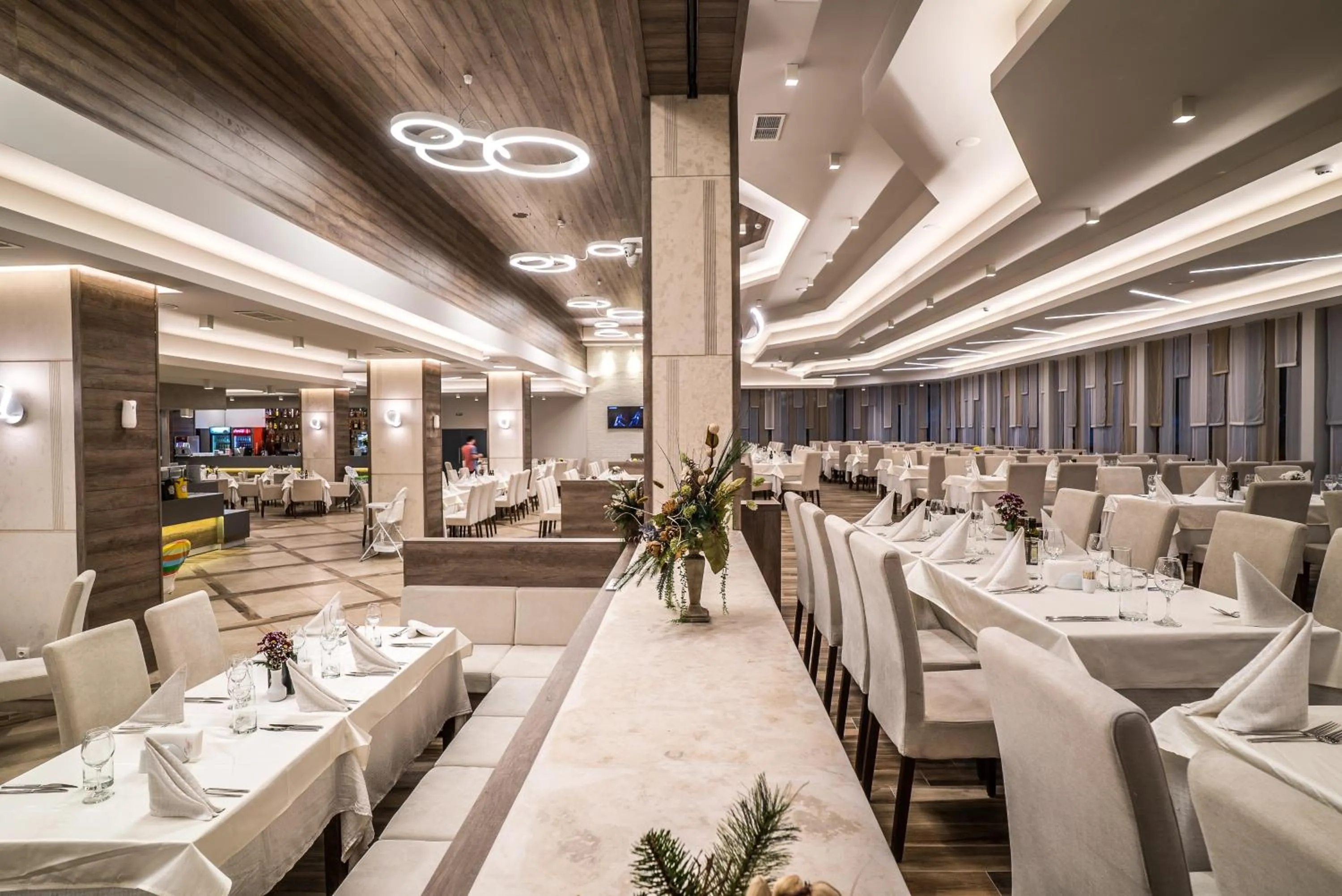 Restaurant/places to eat in Perelik Hotel