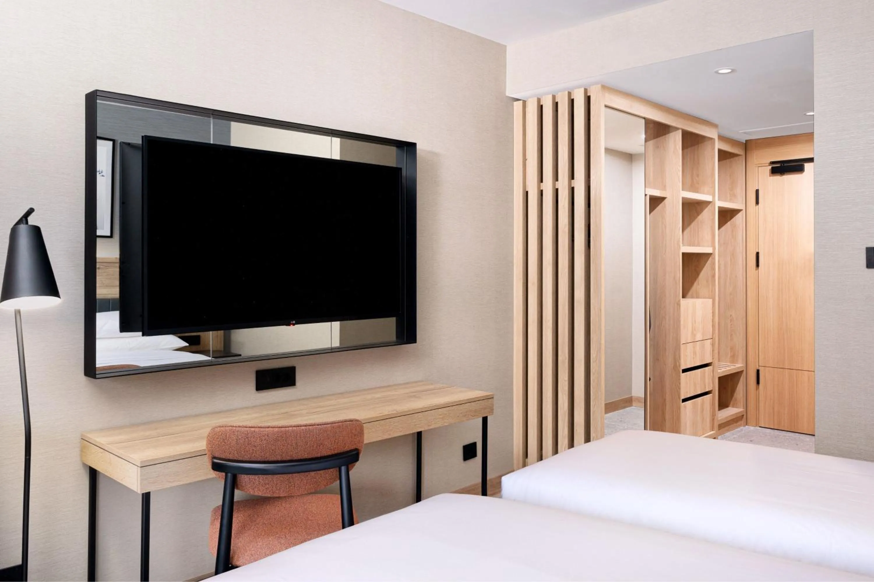 Photo of the whole room, Bed in Four Points by Sheraton Bansko