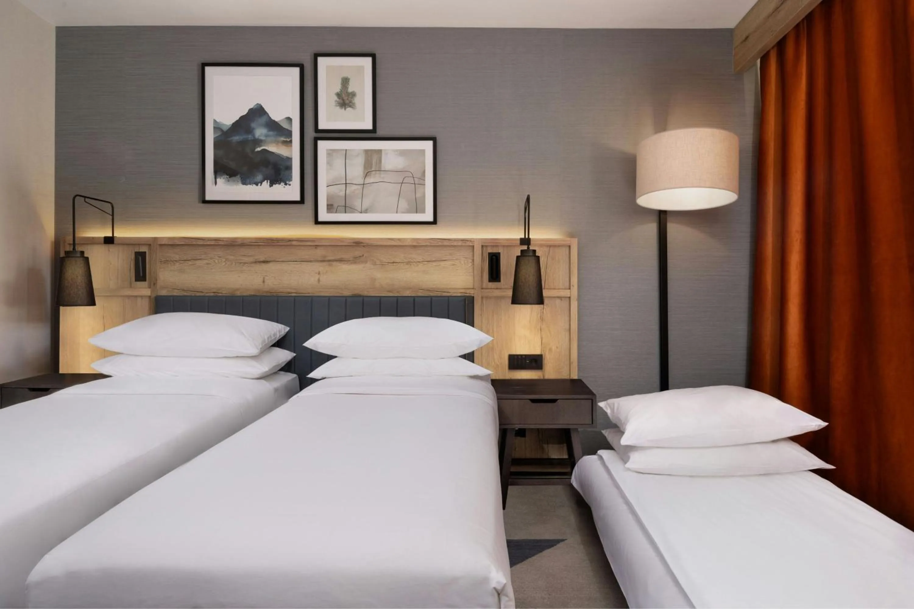 Photo of the whole room, Bed in Four Points by Sheraton Bansko