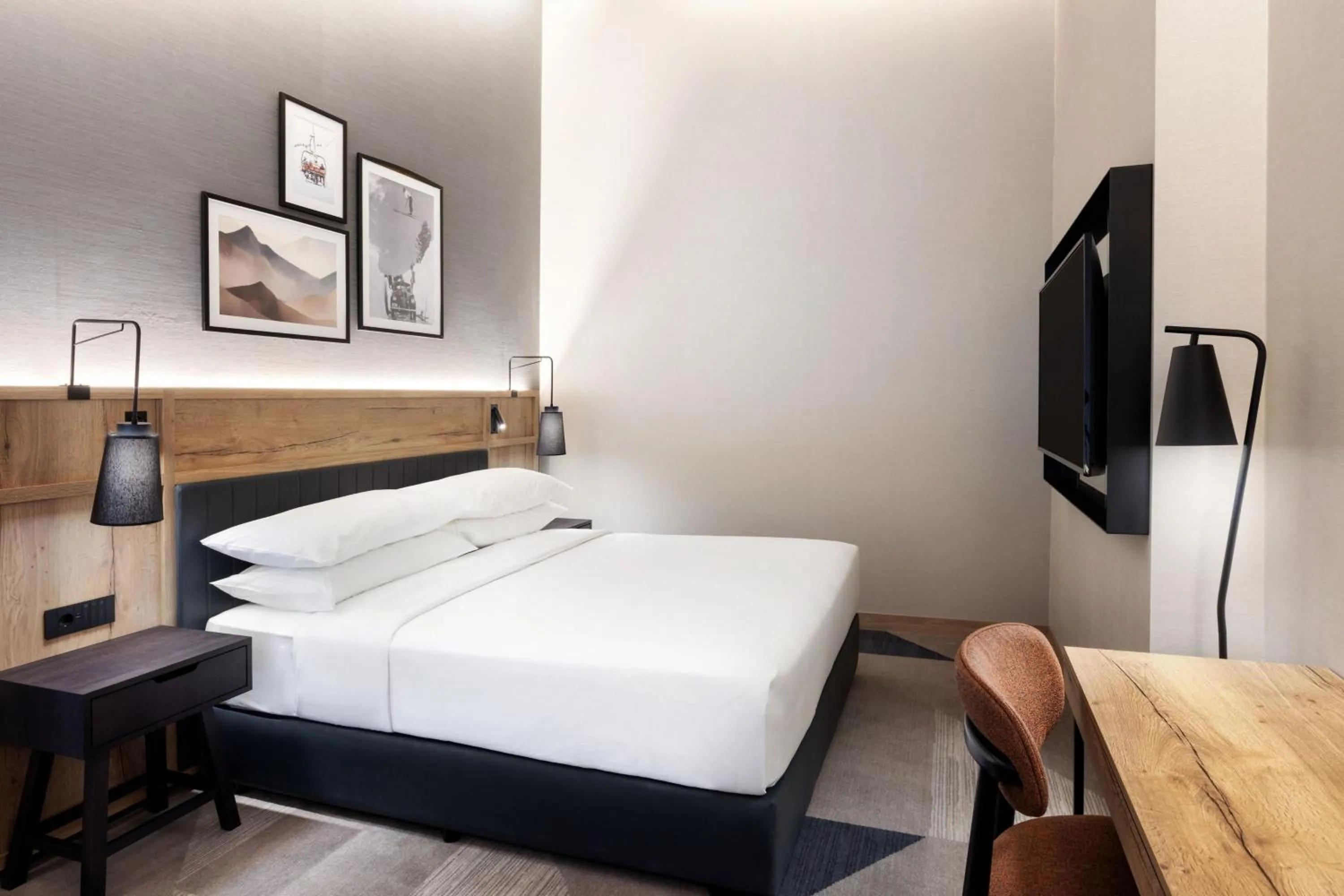 Photo of the whole room, Bed in Four Points by Sheraton Bansko