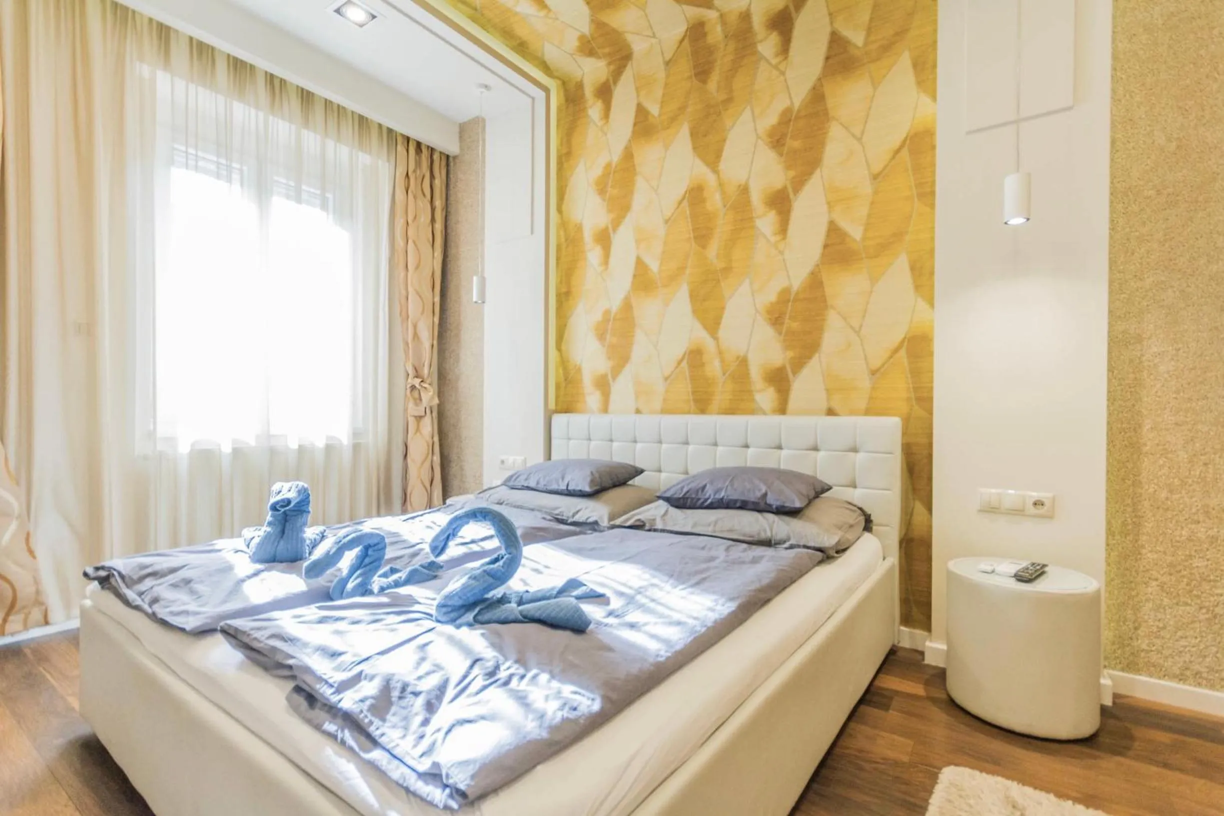 Chain Bridge Studio Apartment