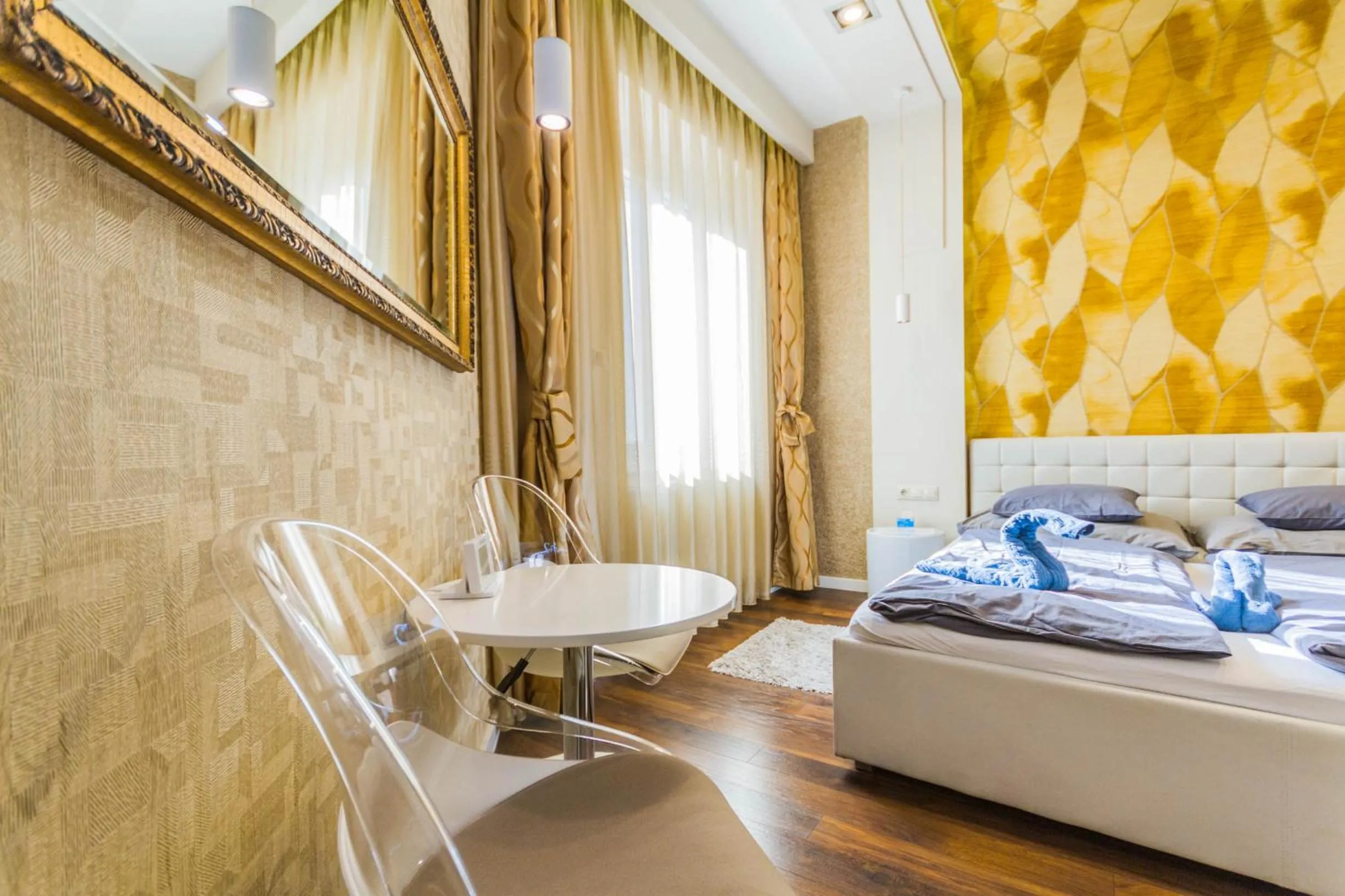 Chain Bridge Studio Apartment