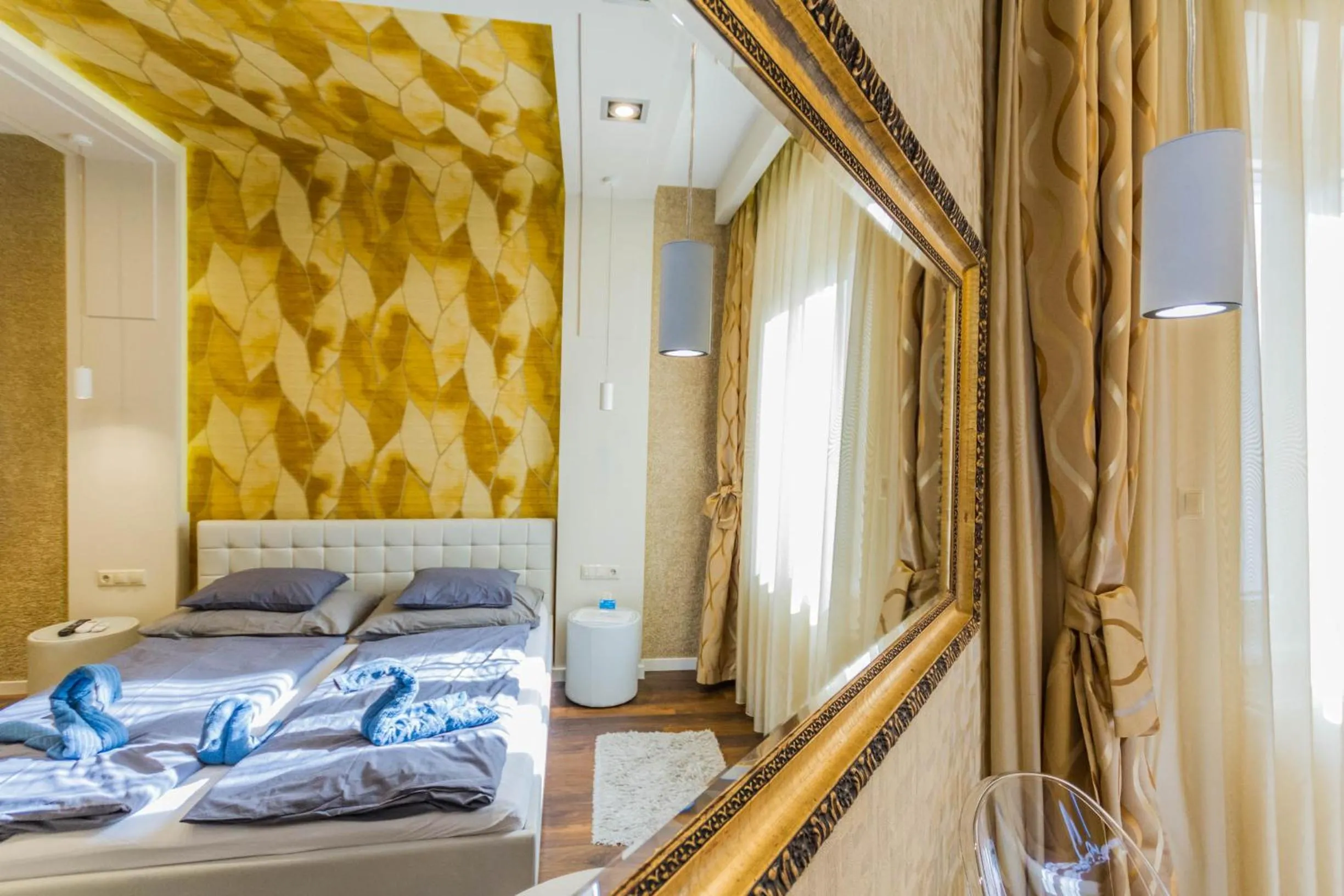 Chain Bridge Studio Apartment