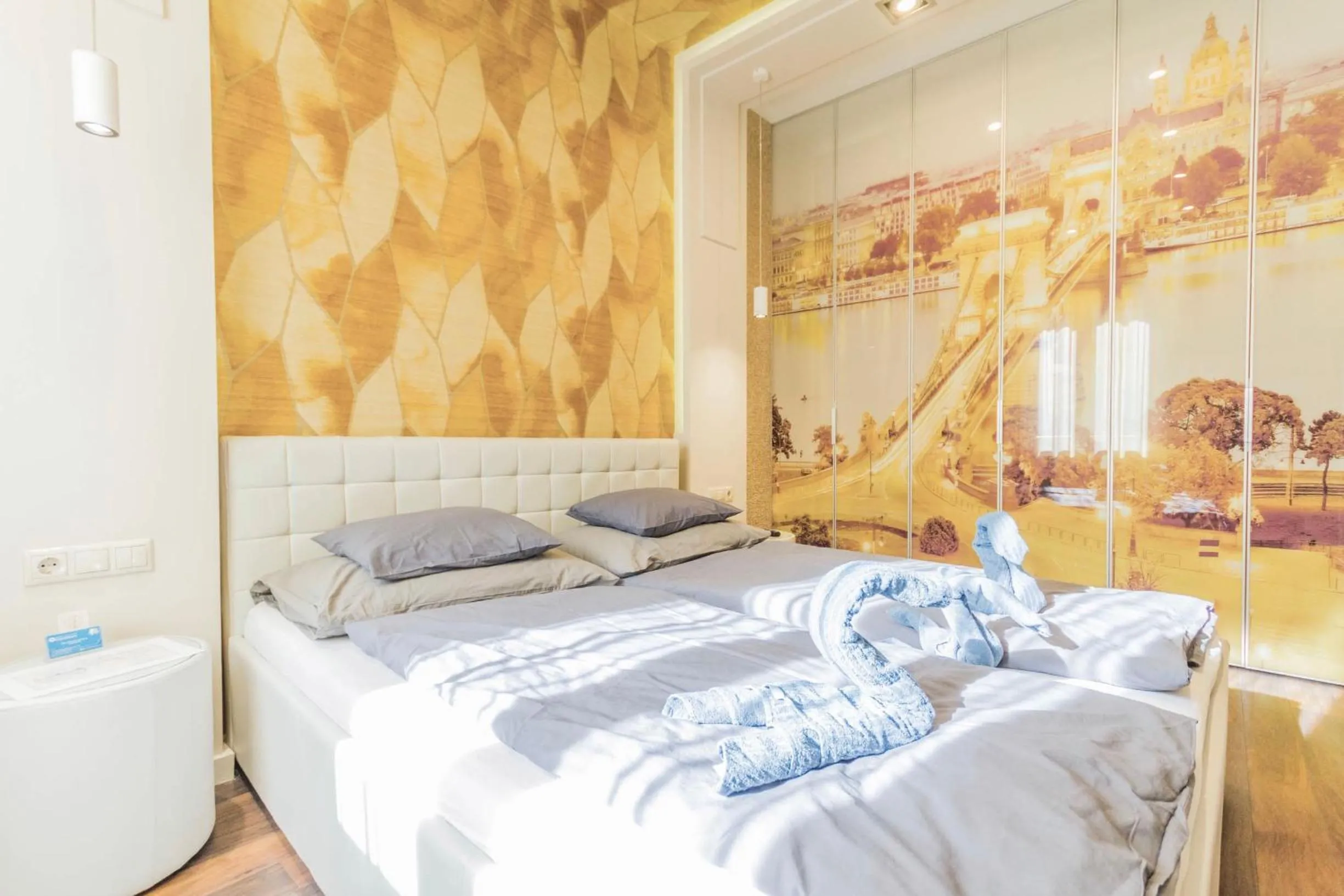 Chain Bridge Studio Apartment