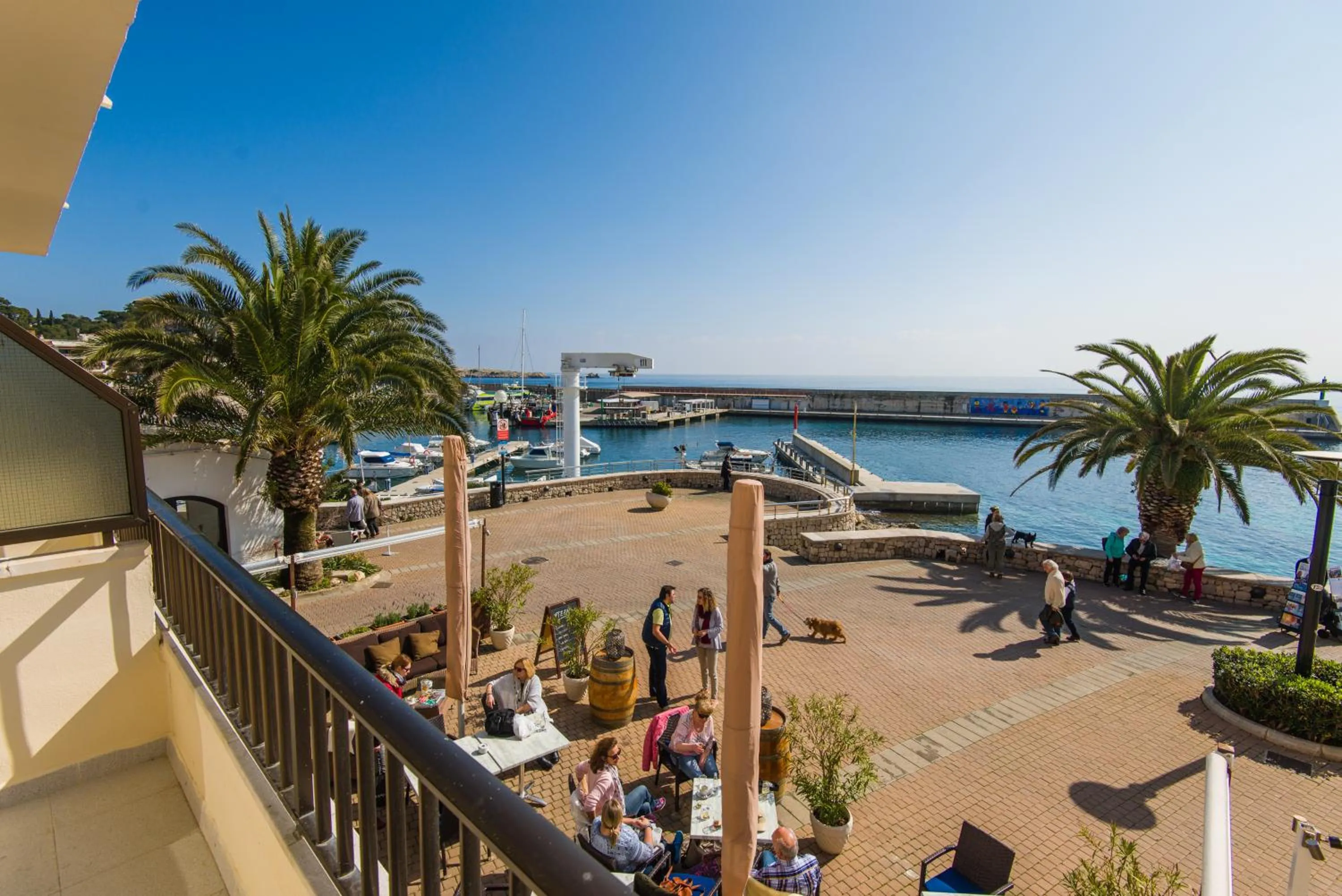 Neighbourhood in Hostal Port Corona