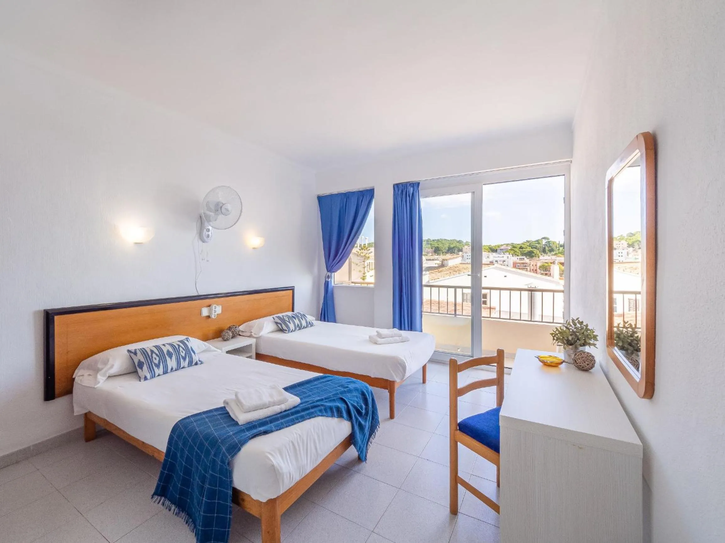 Photo of the whole room, Bed in Hostal Port Corona