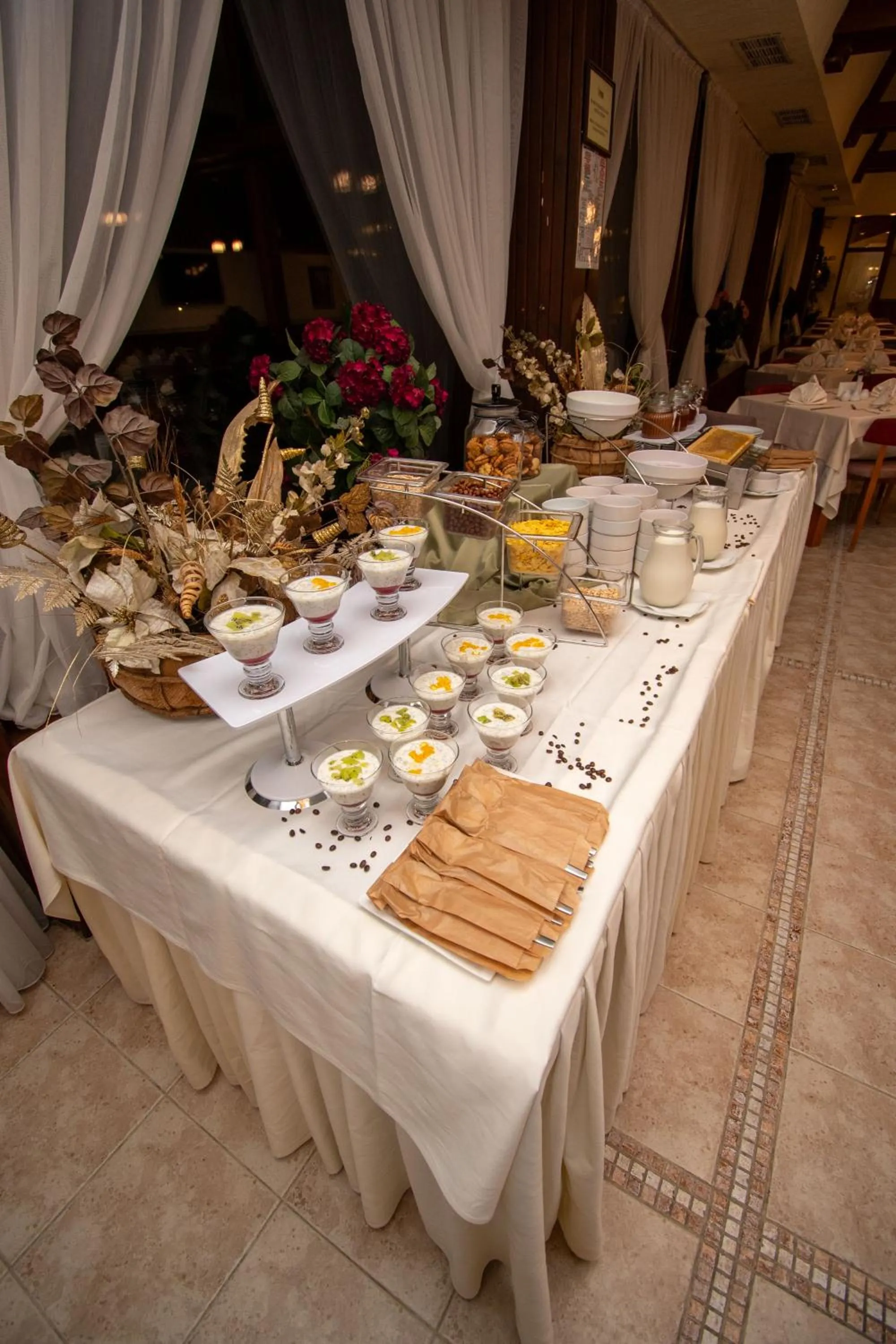 Restaurant/places to eat in Hotel Pirin