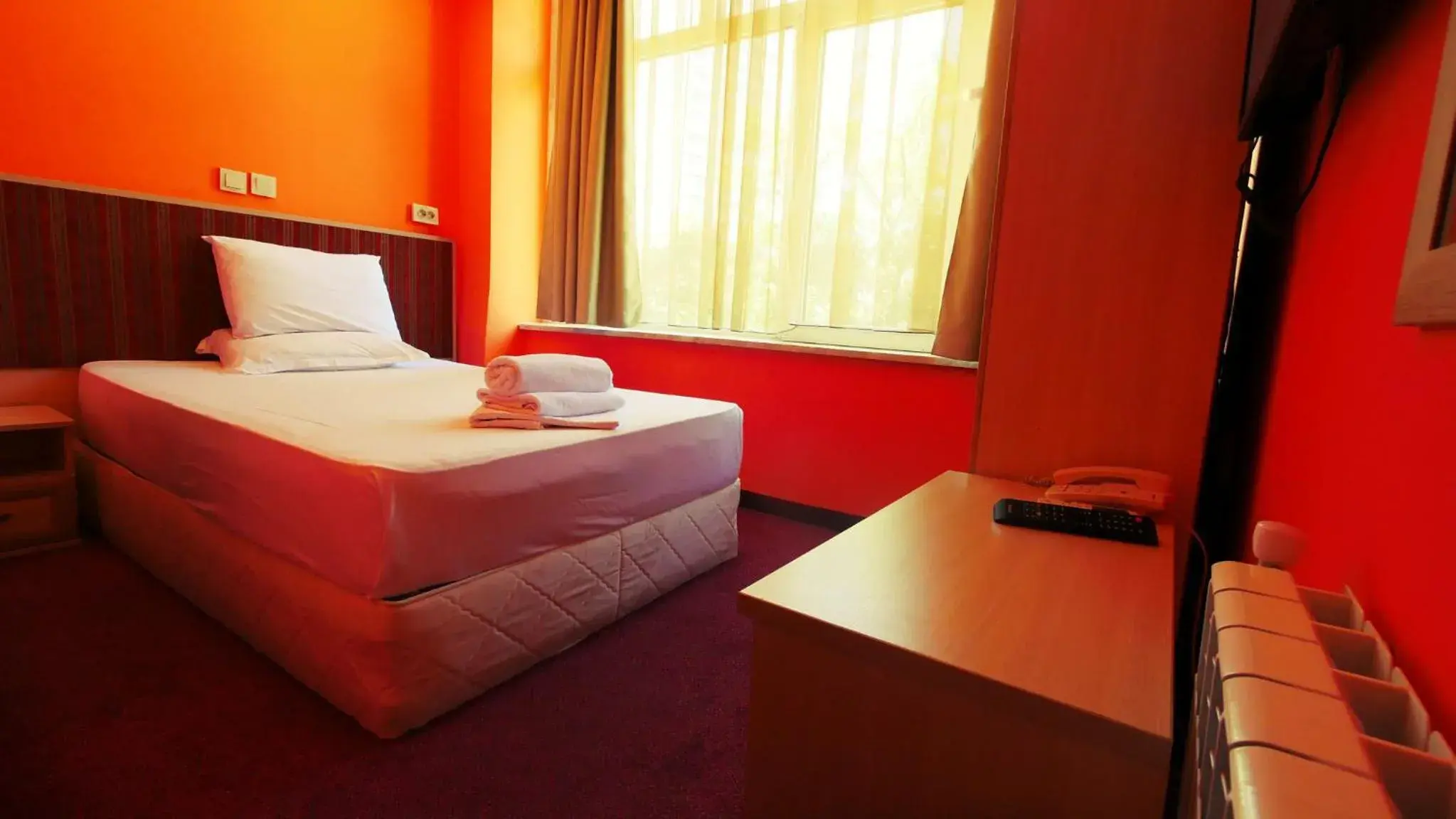 Budget Double Room in Hotel Alabin Central Budget Double Room in Hotel Alabin Central
