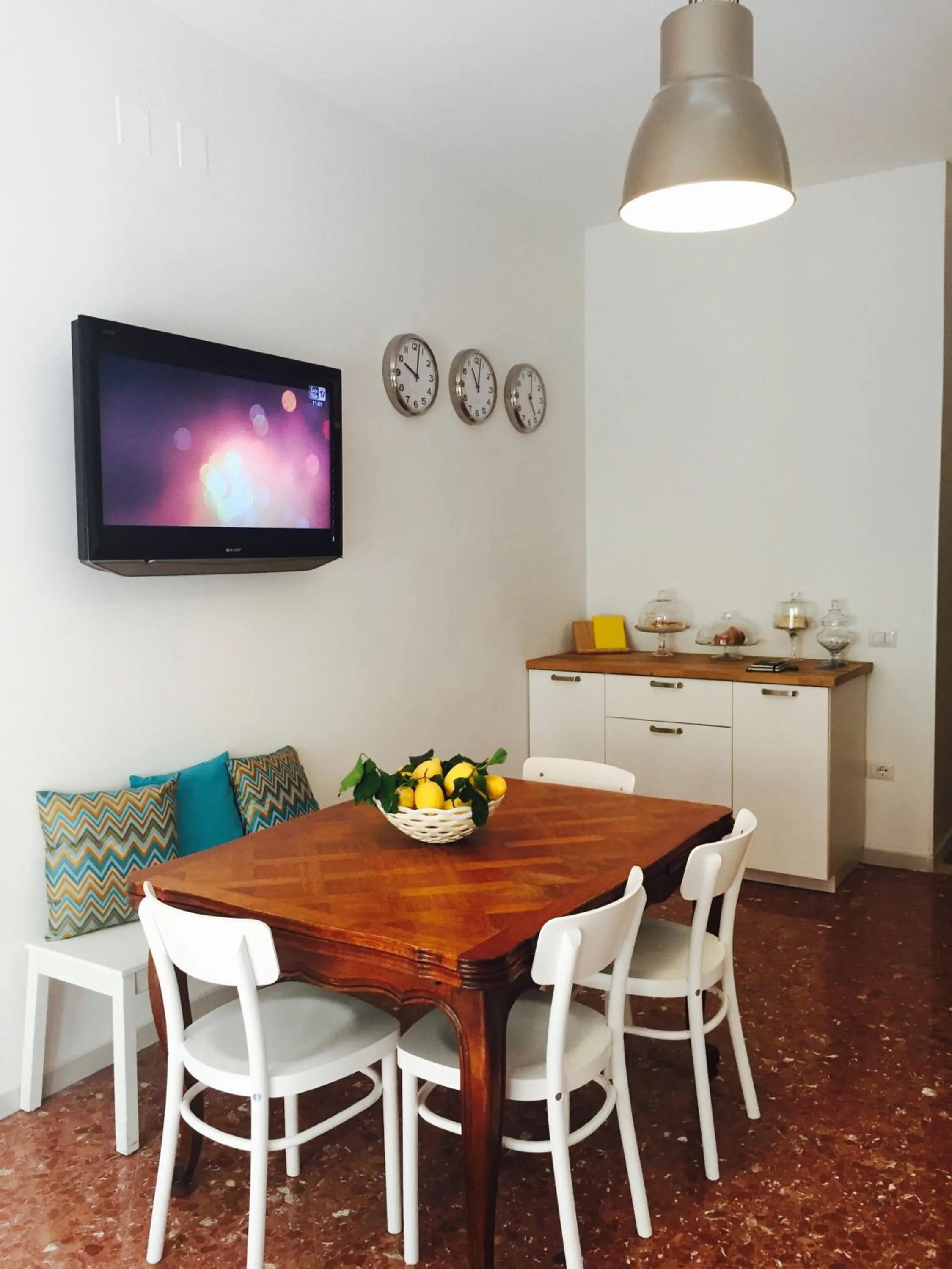 Communal lounge/ TV room in Casa Castagna