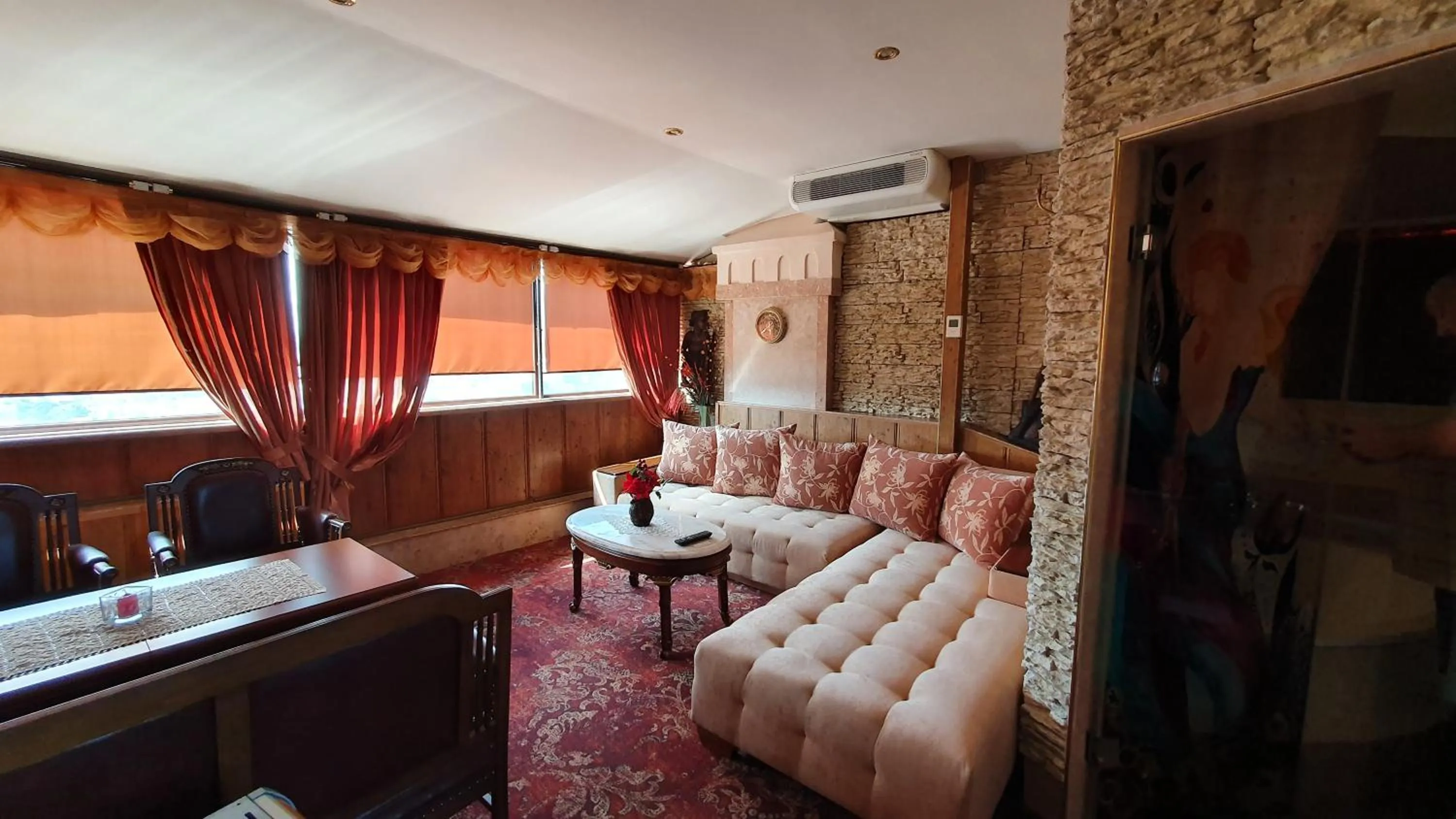 Property building in Boutique Hotel Boris Palace & Restaurant