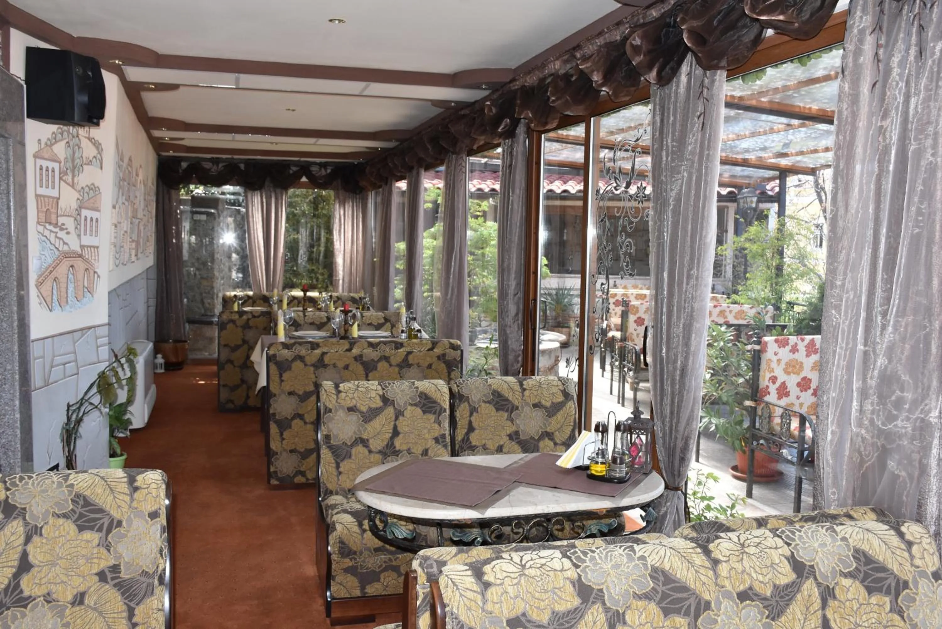 Restaurant/places to eat in Boutique Hotel Boris Palace & Restaurant