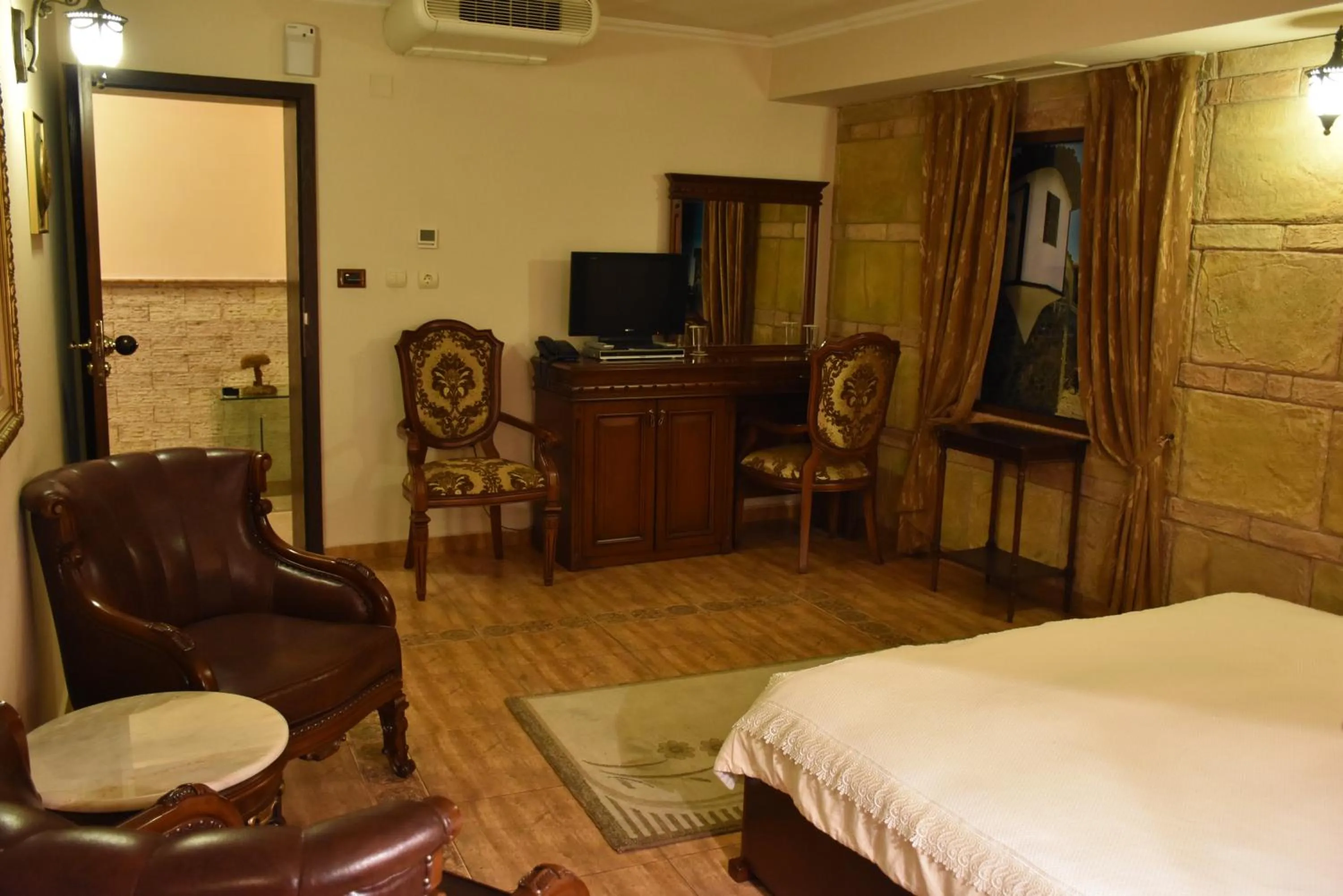 Photo of the whole room, Bed in Boutique Hotel Boris Palace & Restaurant