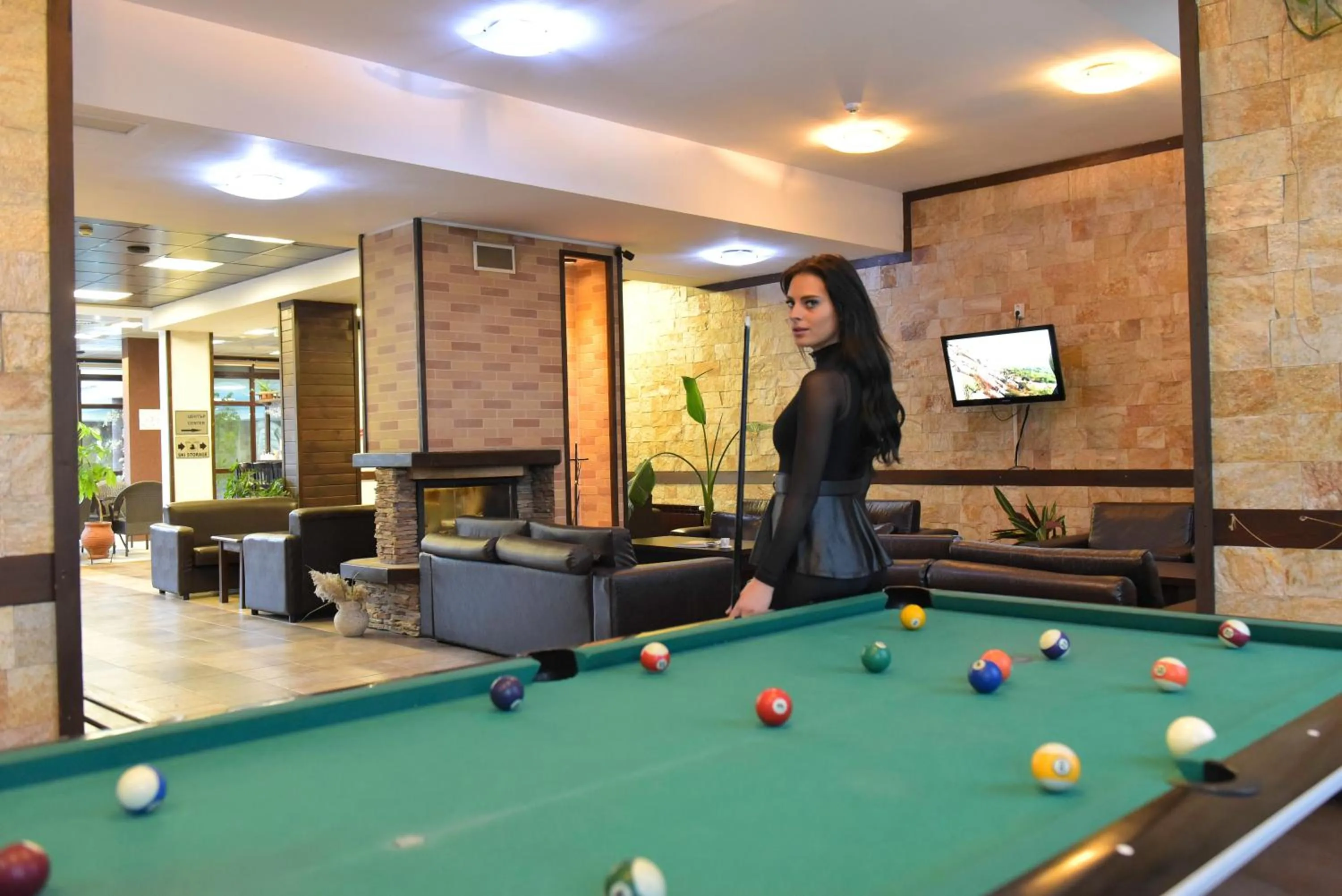 Royal Bansko - Family Apart Hotel With All Inclusive Light or HB&Drinks and Hot Pool & Jacuzzis