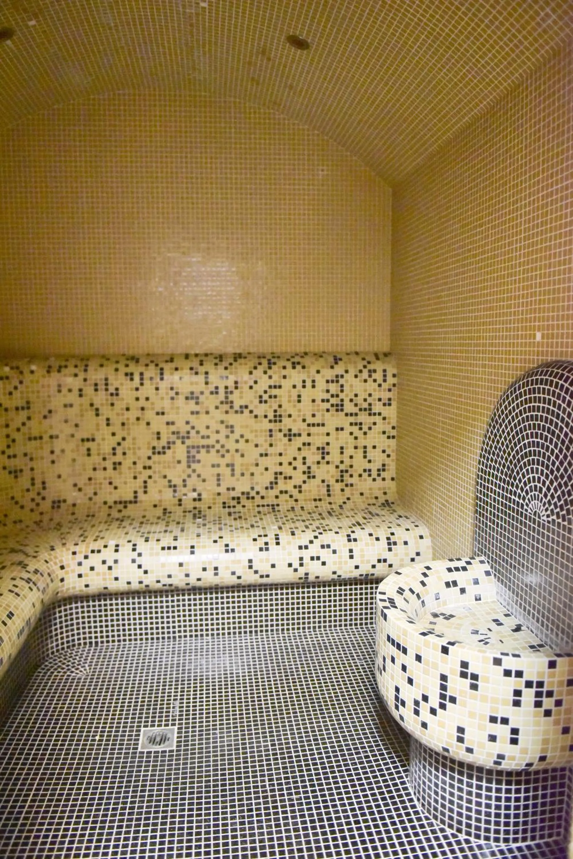 Royal Bansko - Family Apart Hotel With All Inclusive Light or HB&Drinks and Hot Pool & Jacuzzis