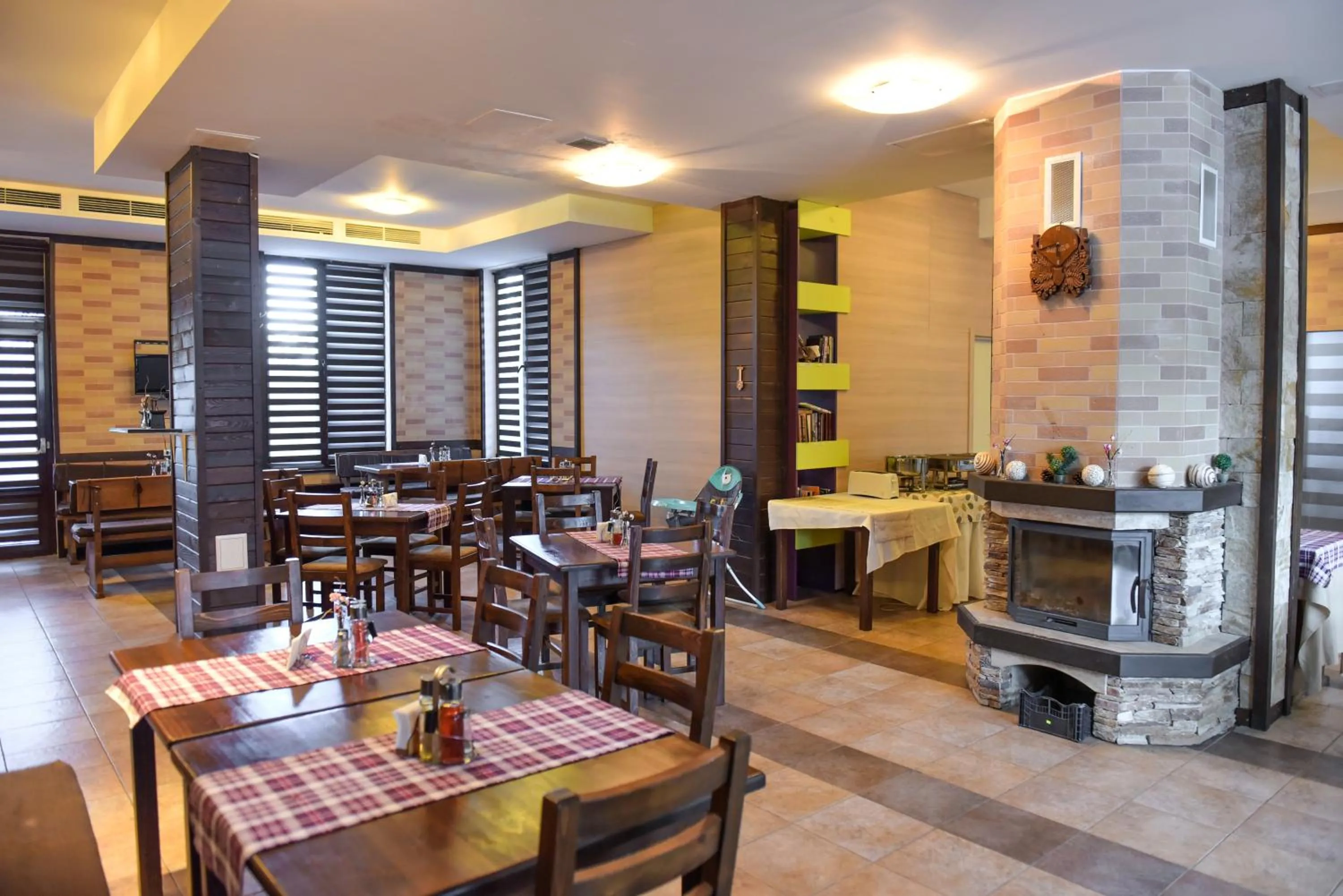Royal Bansko - Family Apart Hotel With All Inclusive Light or HB&Drinks and Hot Pool & Jacuzzis