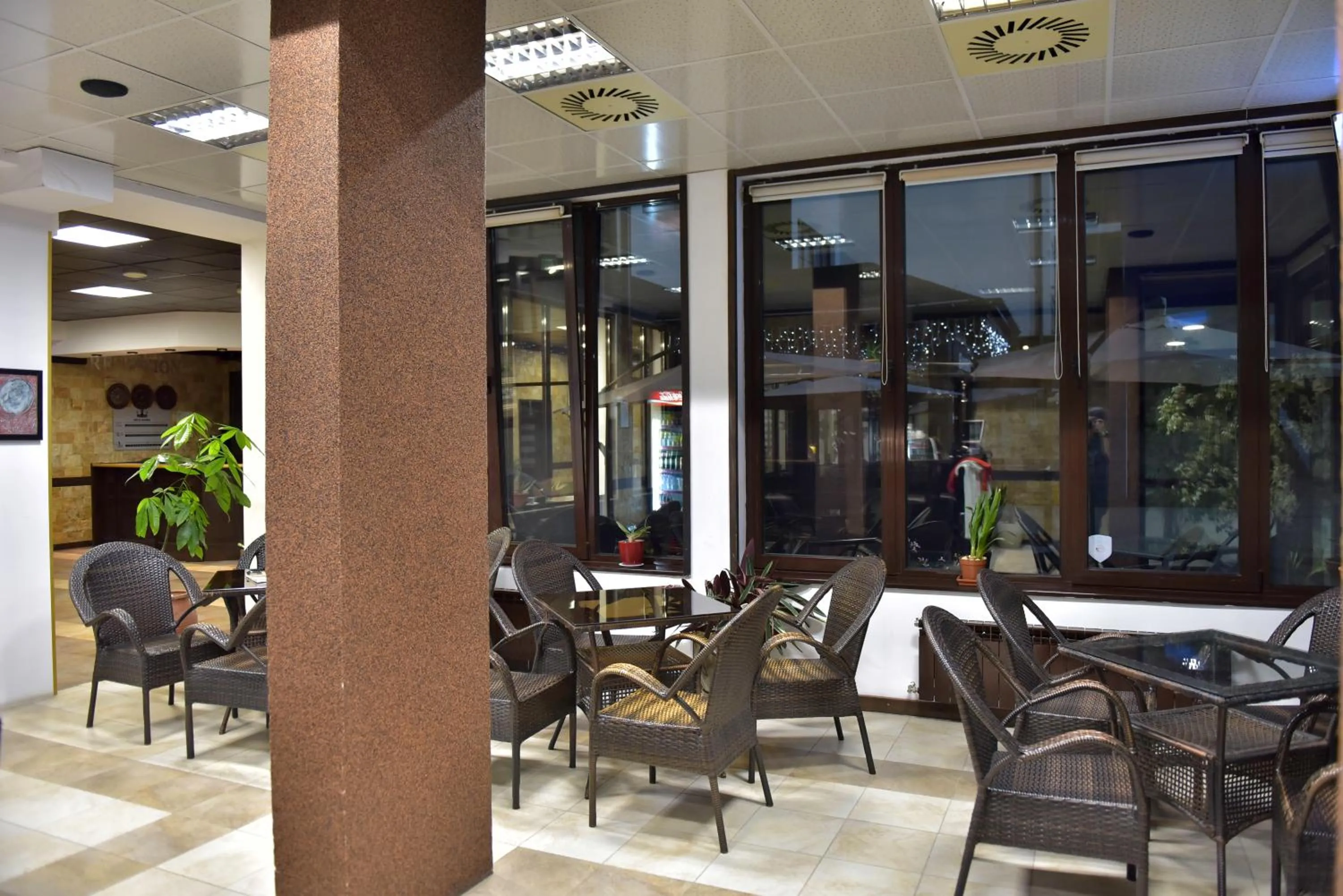 Royal Bansko - Family Apart Hotel With All Inclusive Light or HB&Drinks and Hot Pool & Jacuzzis