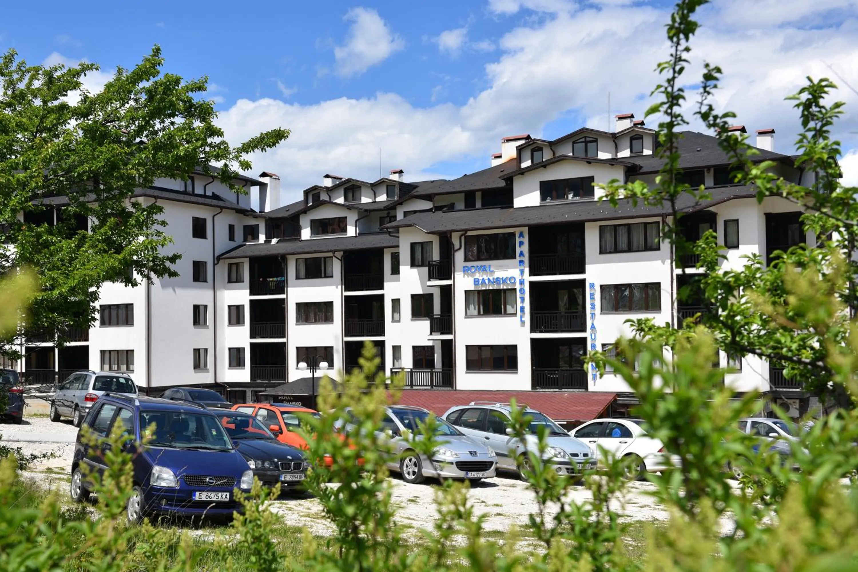 Property building in Royal Bansko - Family Apart Hotel With All Inclusive Light or HB&Drinks and Hot Pool & Jacuzzis