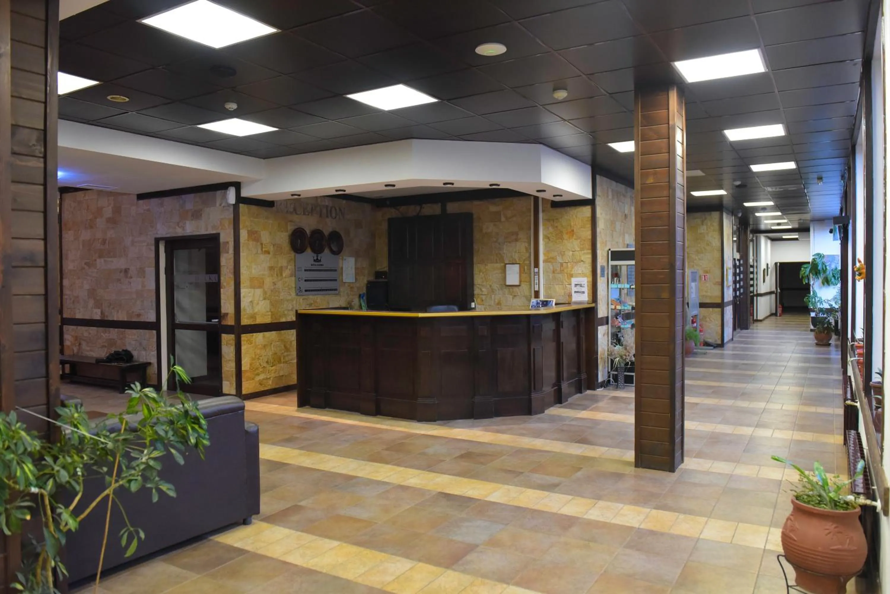 Royal Bansko - Family Apart Hotel With All Inclusive Light or HB&Drinks and Hot Pool & Jacuzzis