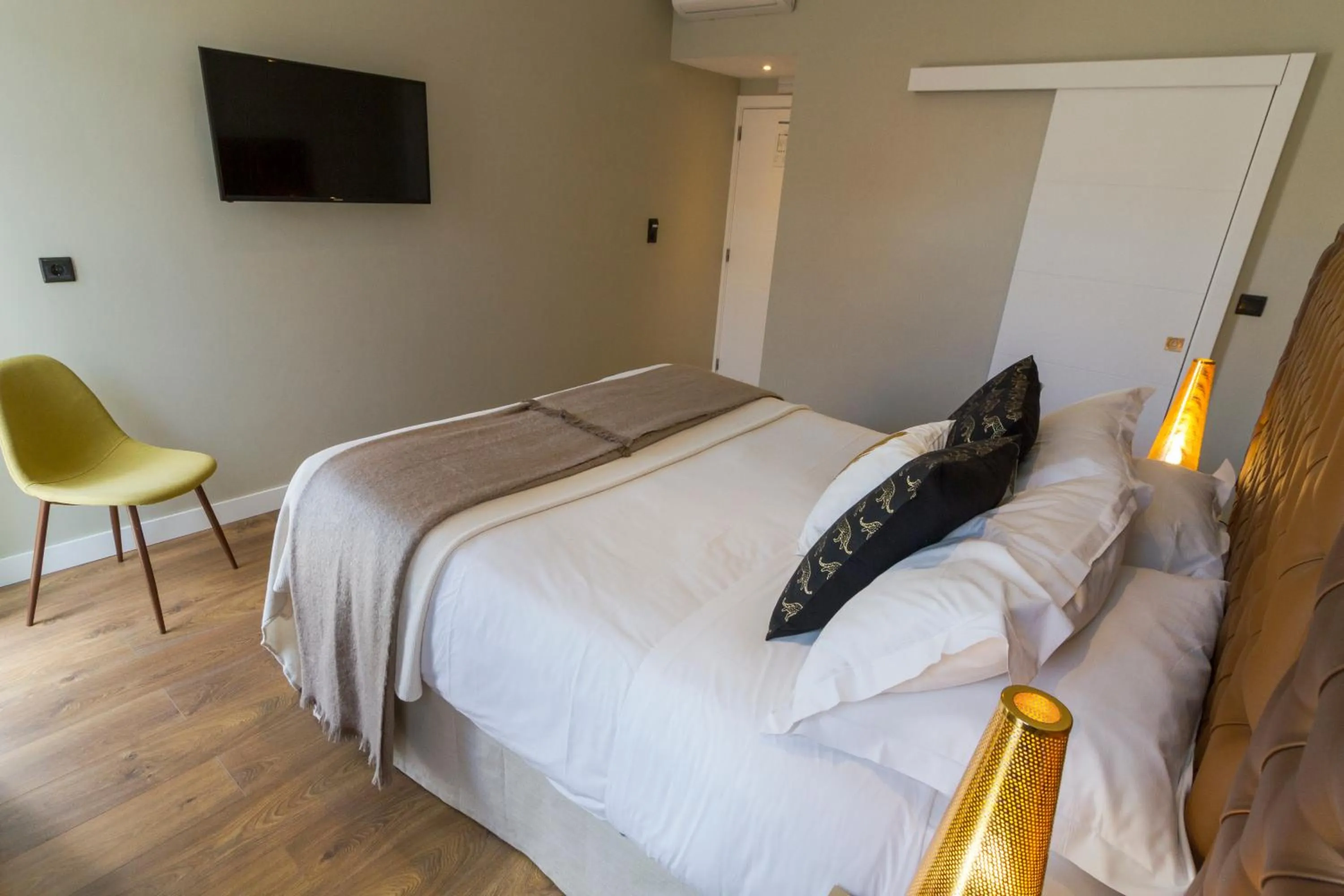 Bedroom, Bed in Bairro Alto Suites