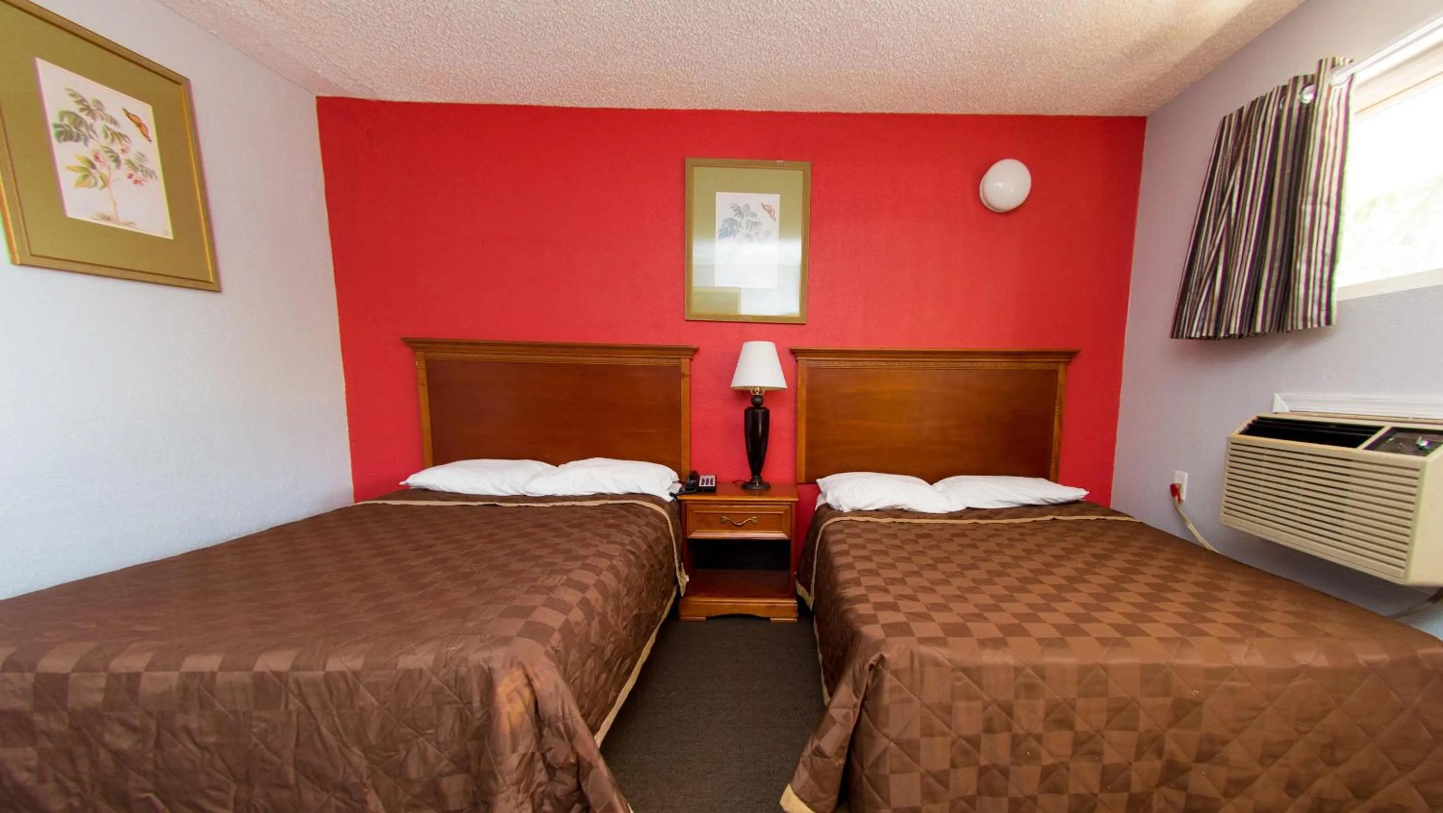Bed in Scottish Inn and Suites - Bensalem-Philadelphia