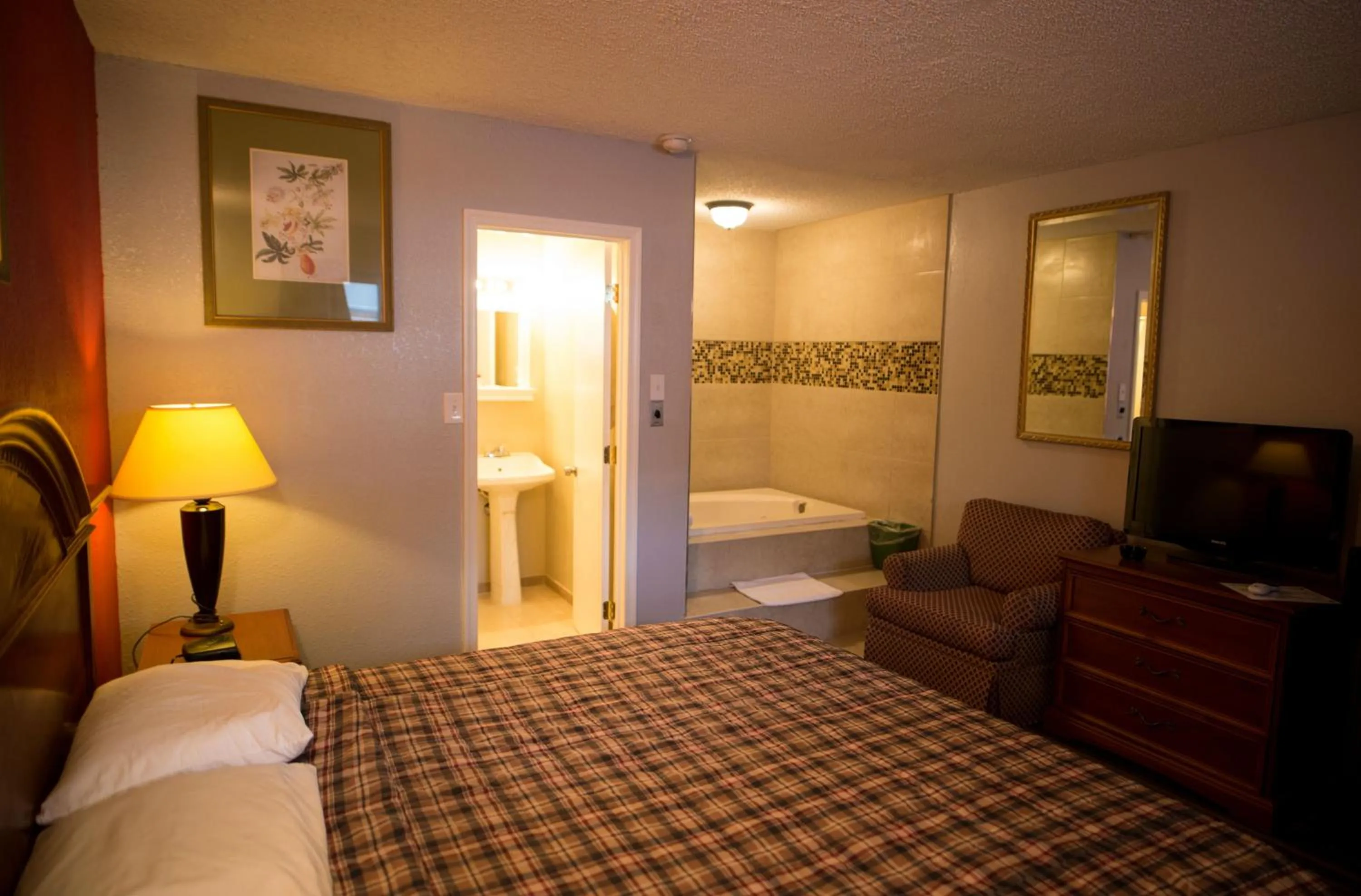Bed in Scottish Inn and Suites - Bensalem-Philadelphia