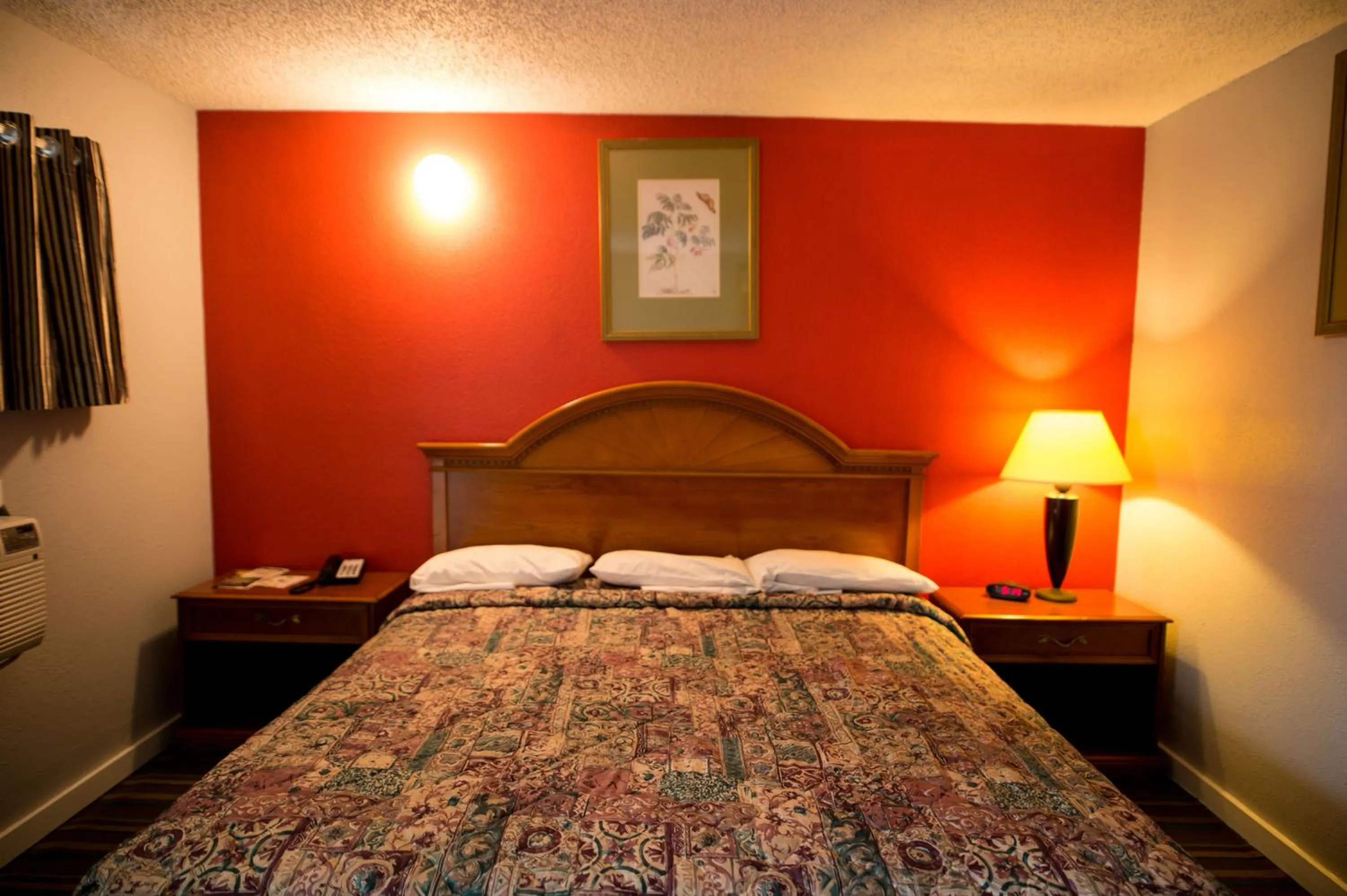 Bed in Scottish Inn and Suites - Bensalem-Philadelphia