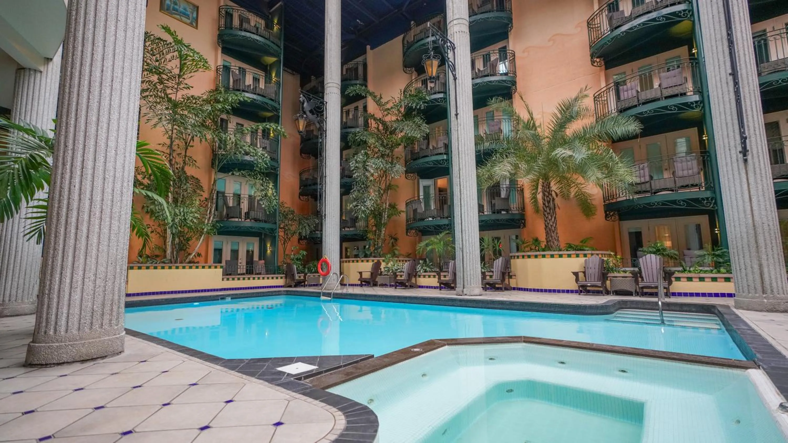 Pool view in Hôtel Plaza Québec par JARO