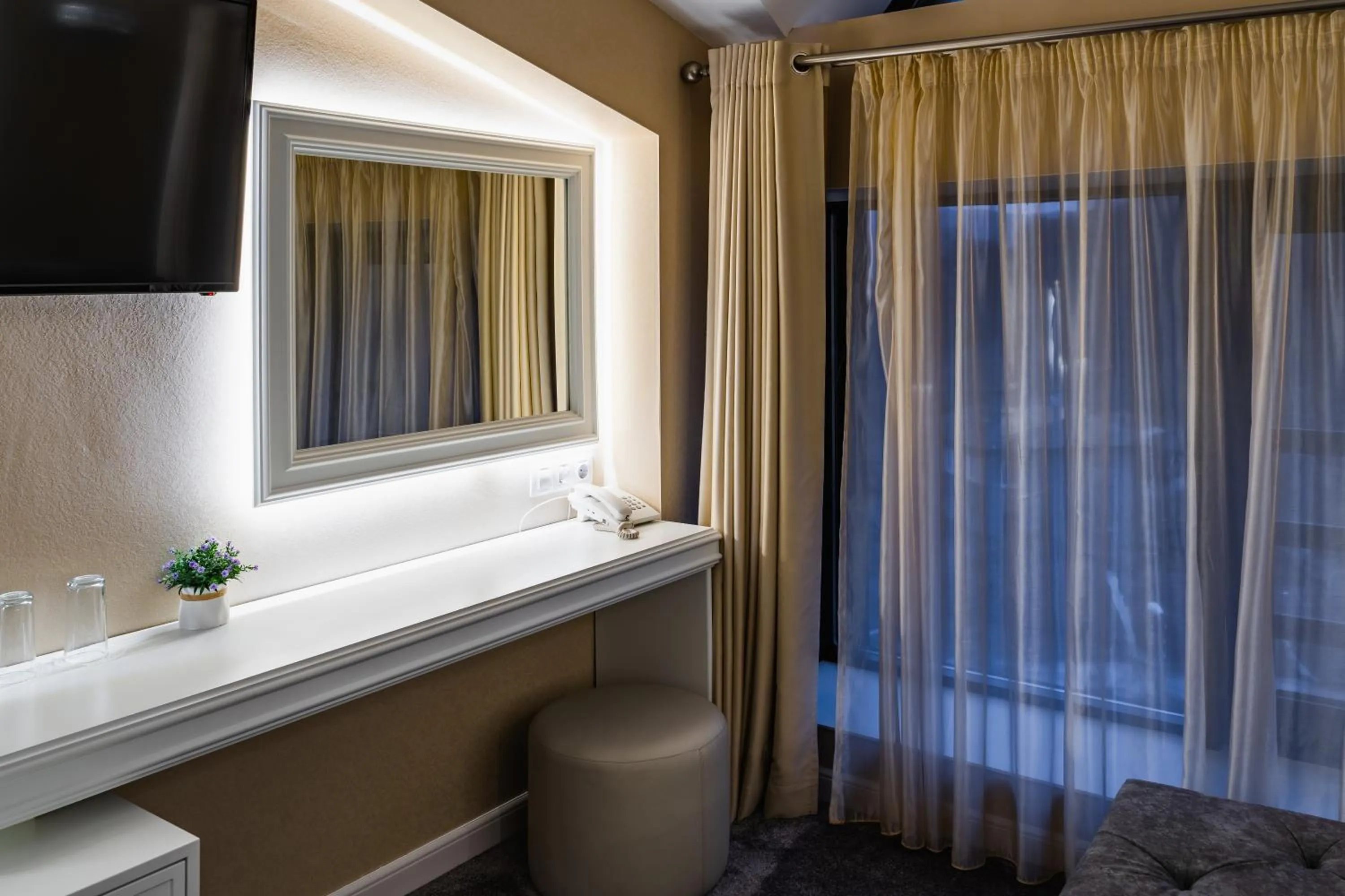 Communal lounge/ TV room in Tsarevets Boutique Hotel & SPA