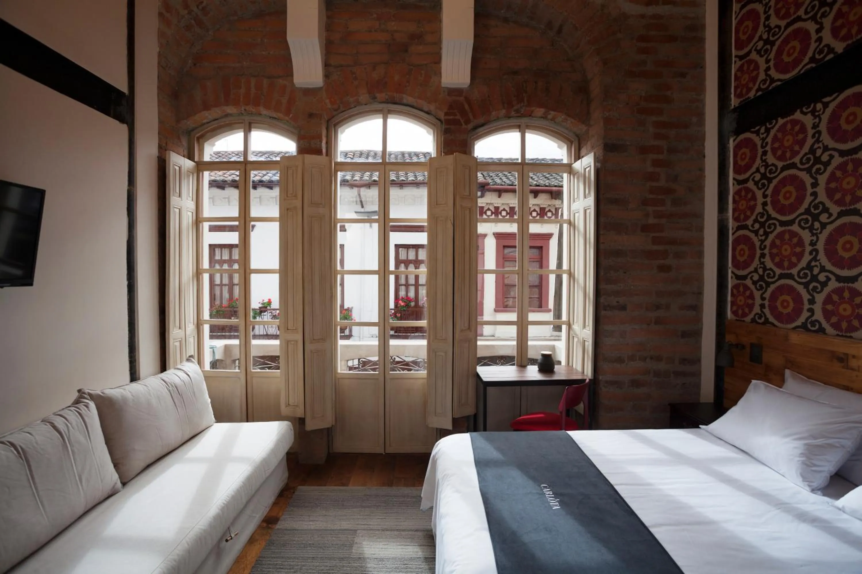 Neighbourhood, Bed in Carlota Sustainable Design Hotel