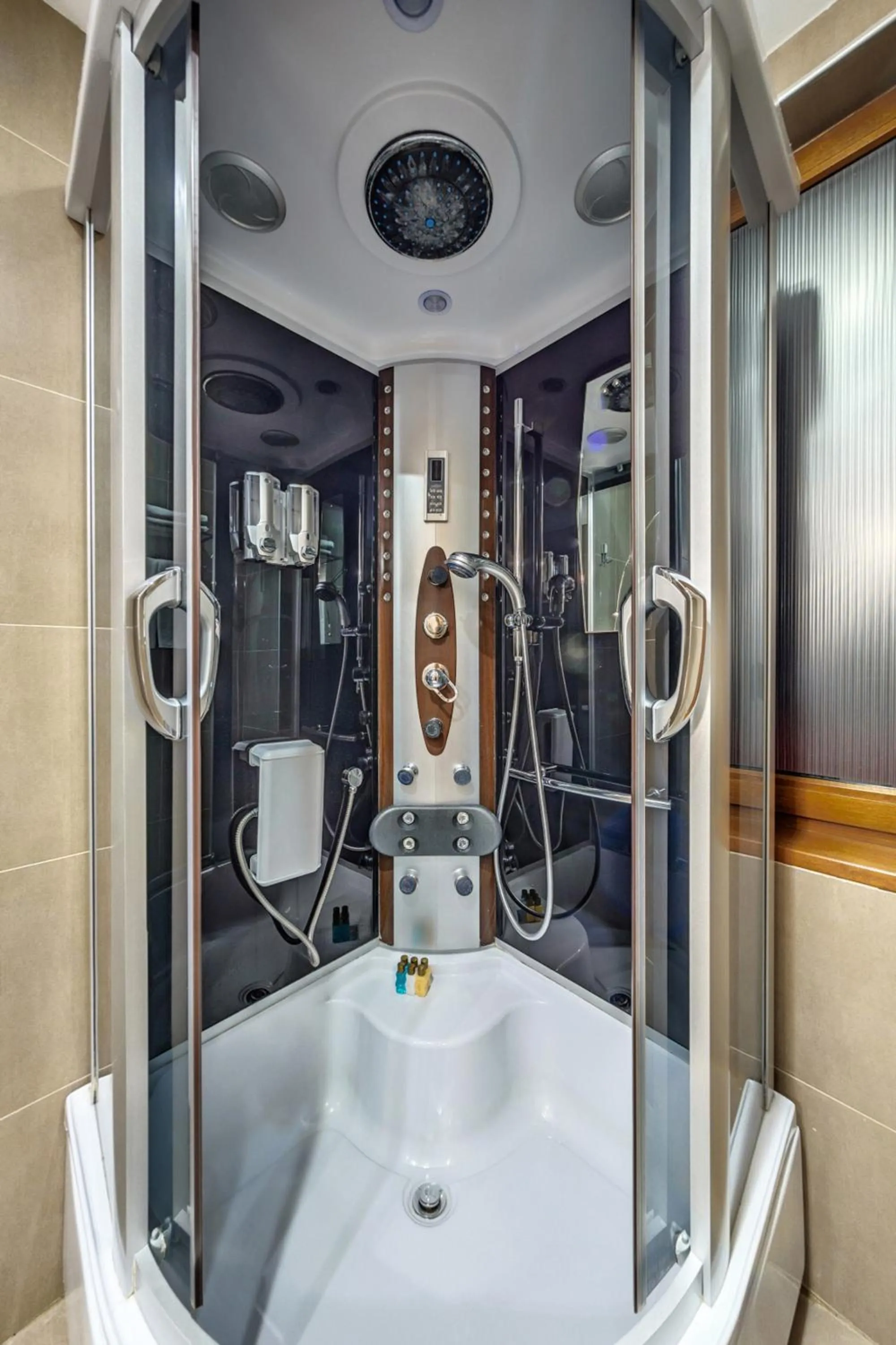 Hot Tub in Regnum Bansko Ski Hotel & SPA