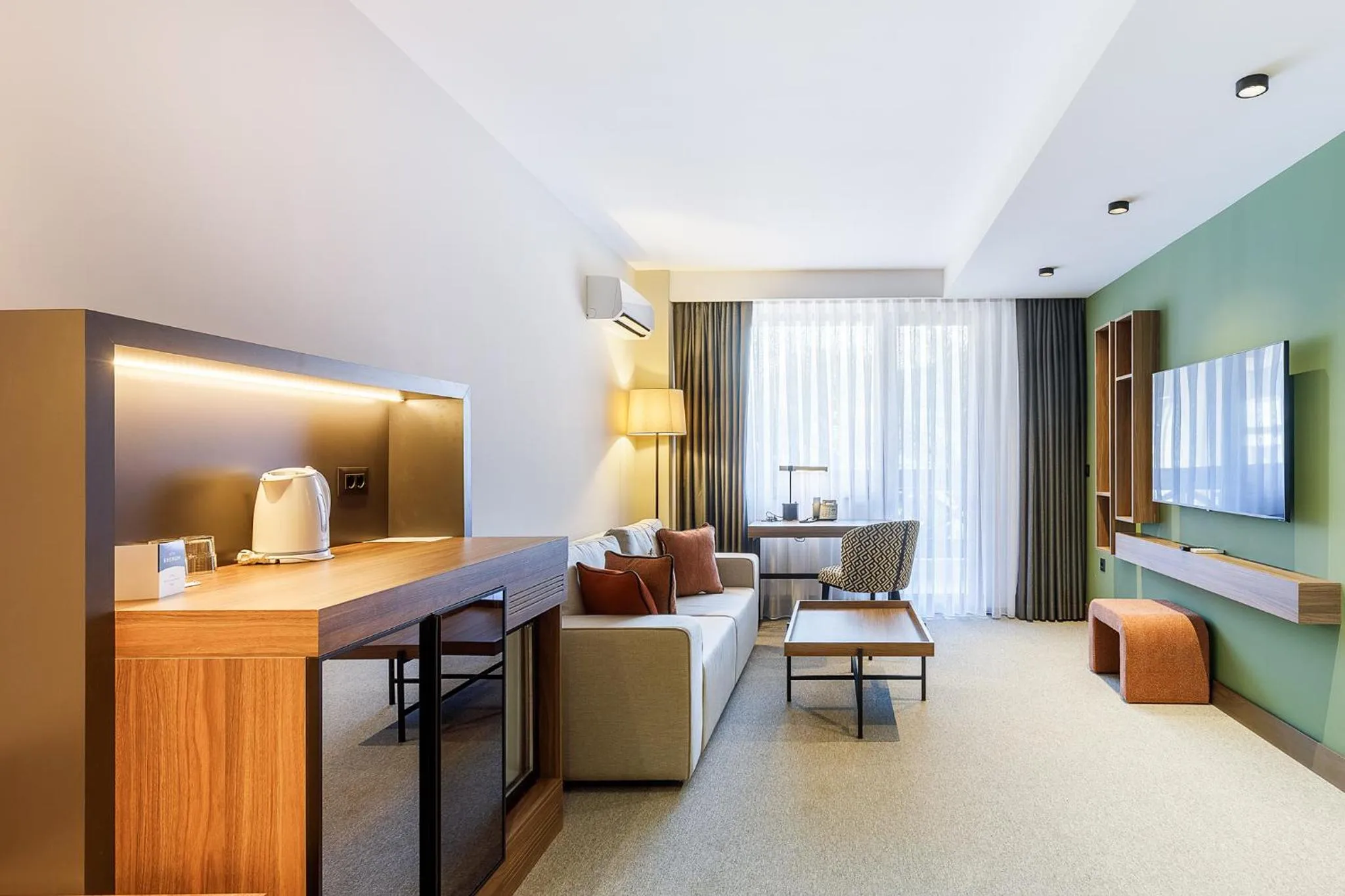 Living room, Bed in Regnum Bansko Ski Hotel & SPA