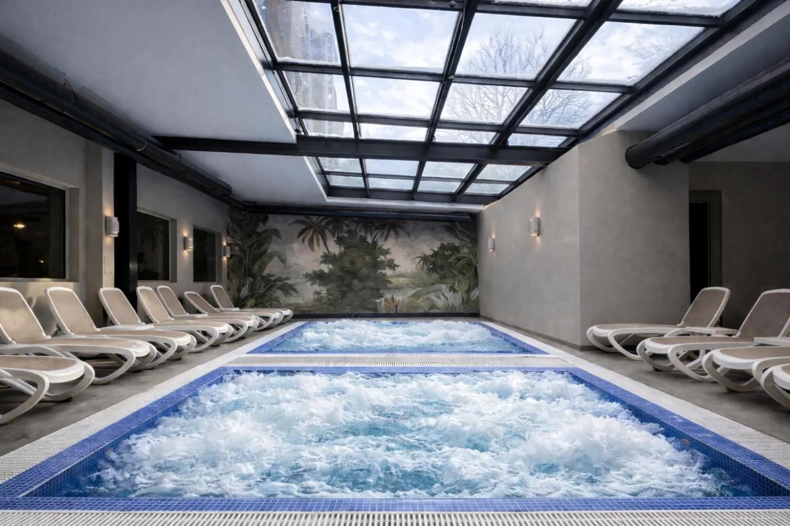 Hot Tub in Regnum Bansko Ski Hotel & SPA