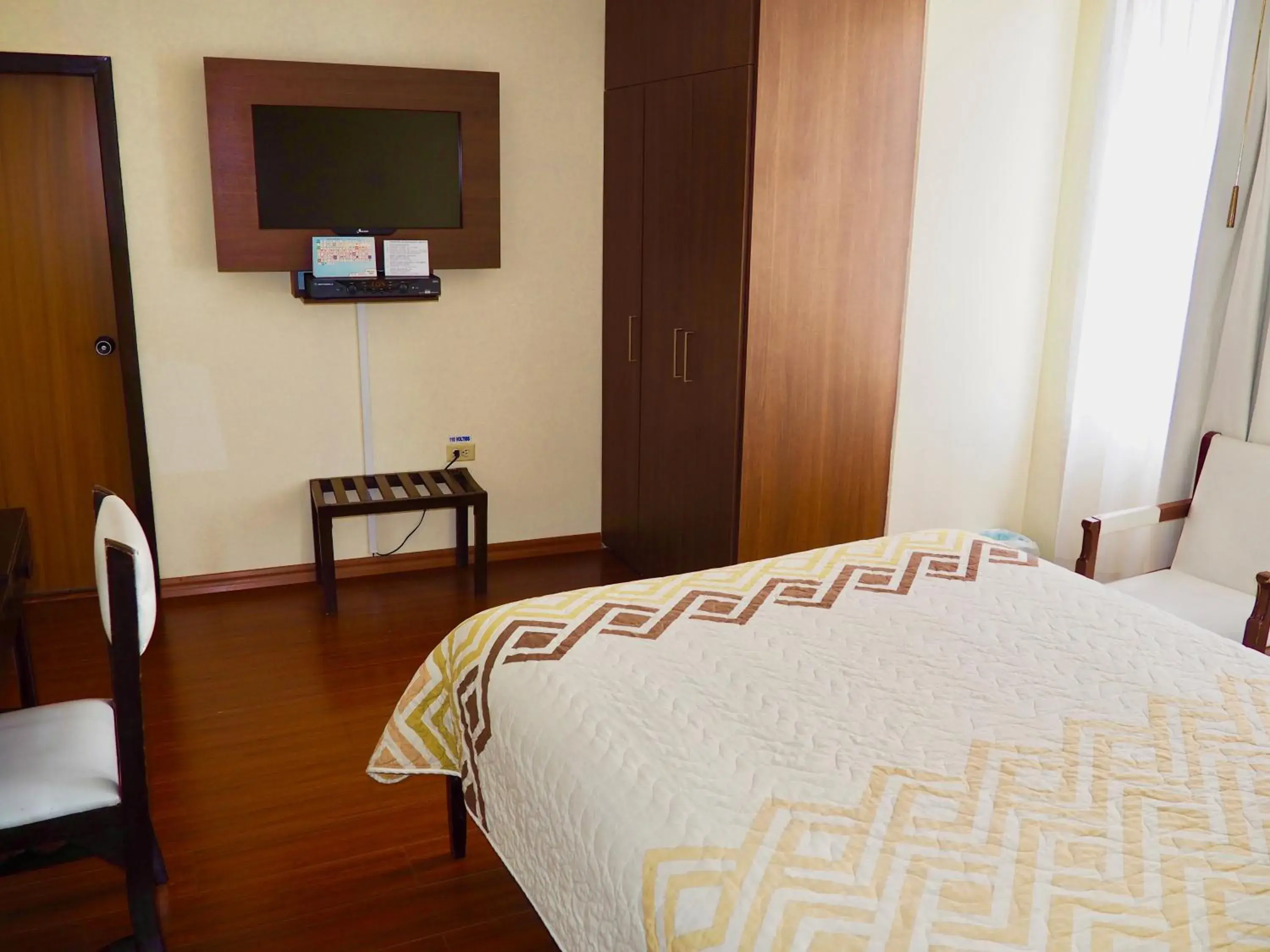 Single Room - single occupancy in Hotel 6 De Diciembre Single Room - single occupancy in Hotel 6 De Diciembre