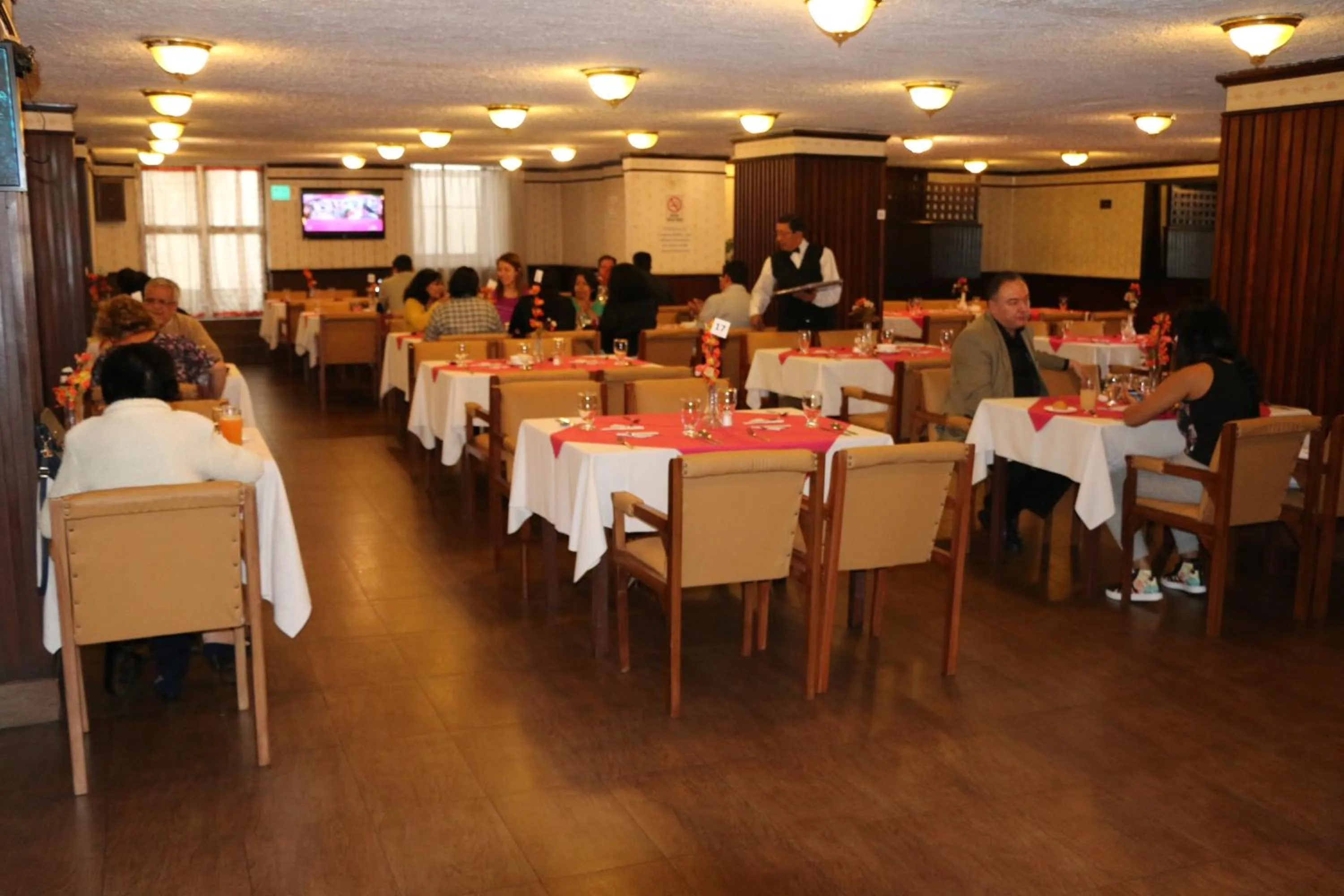 Restaurant/places to eat in Hotel 6 De Diciembre