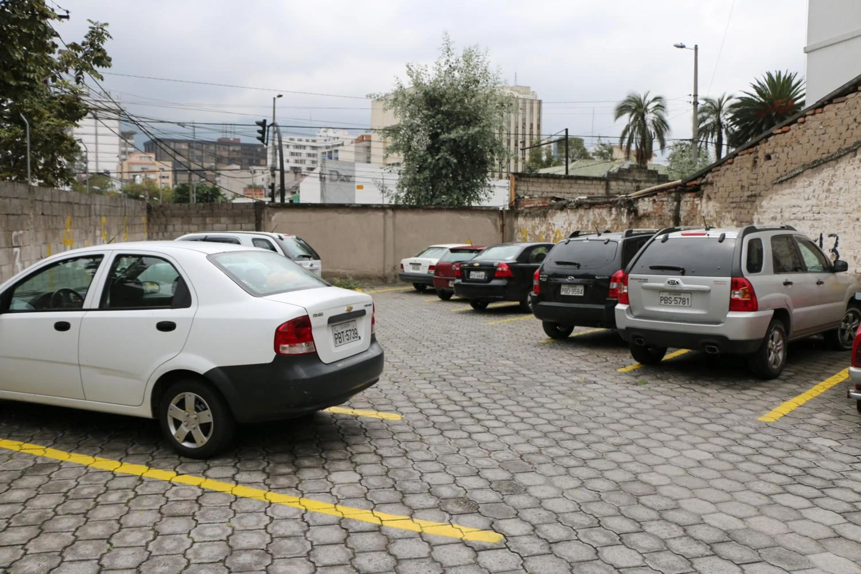 Property building in Hotel 6 De Diciembre