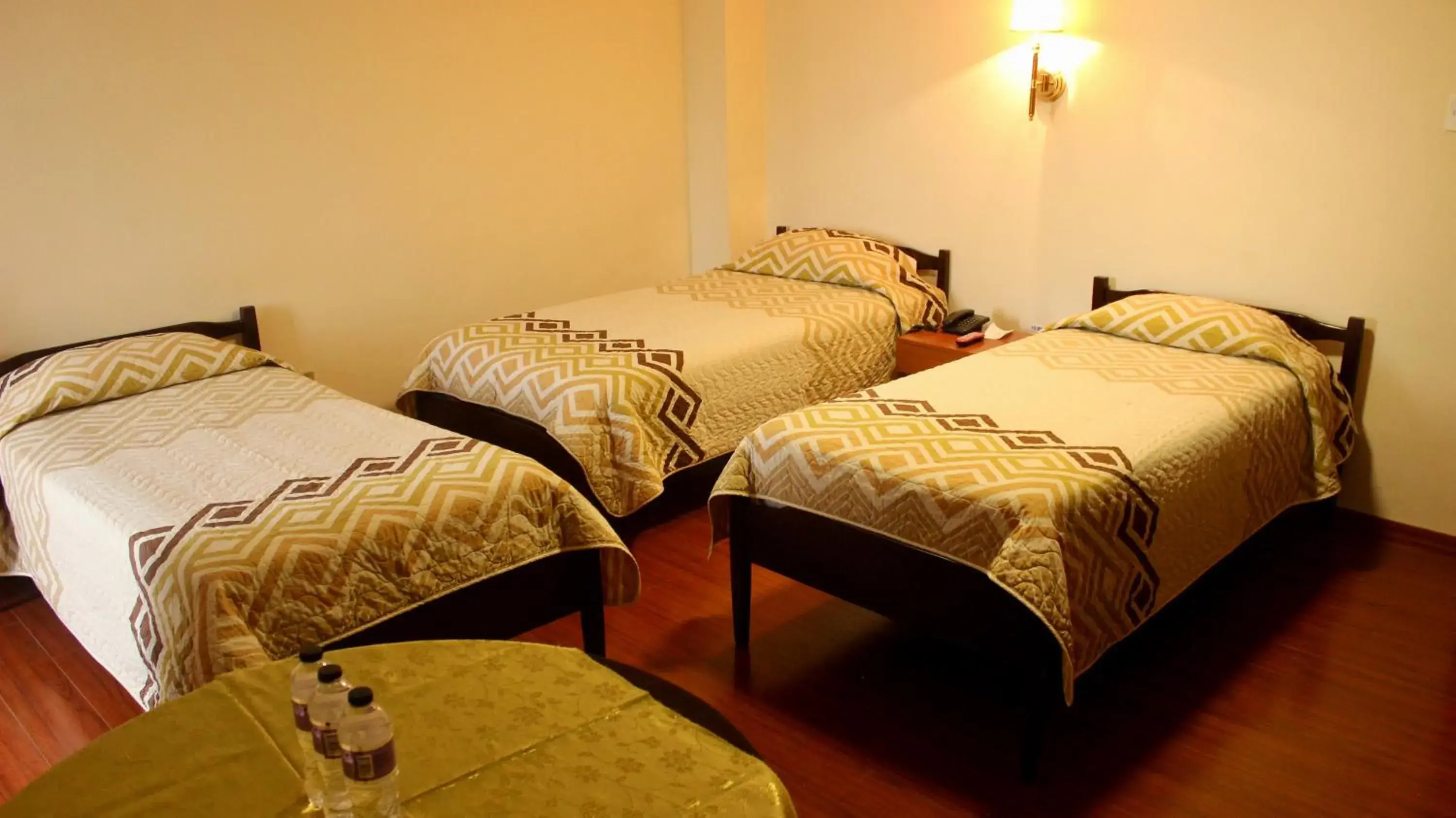 Classic Triple Room in Hotel 6 De Diciembre Classic Triple Room in Hotel 6 De Diciembre