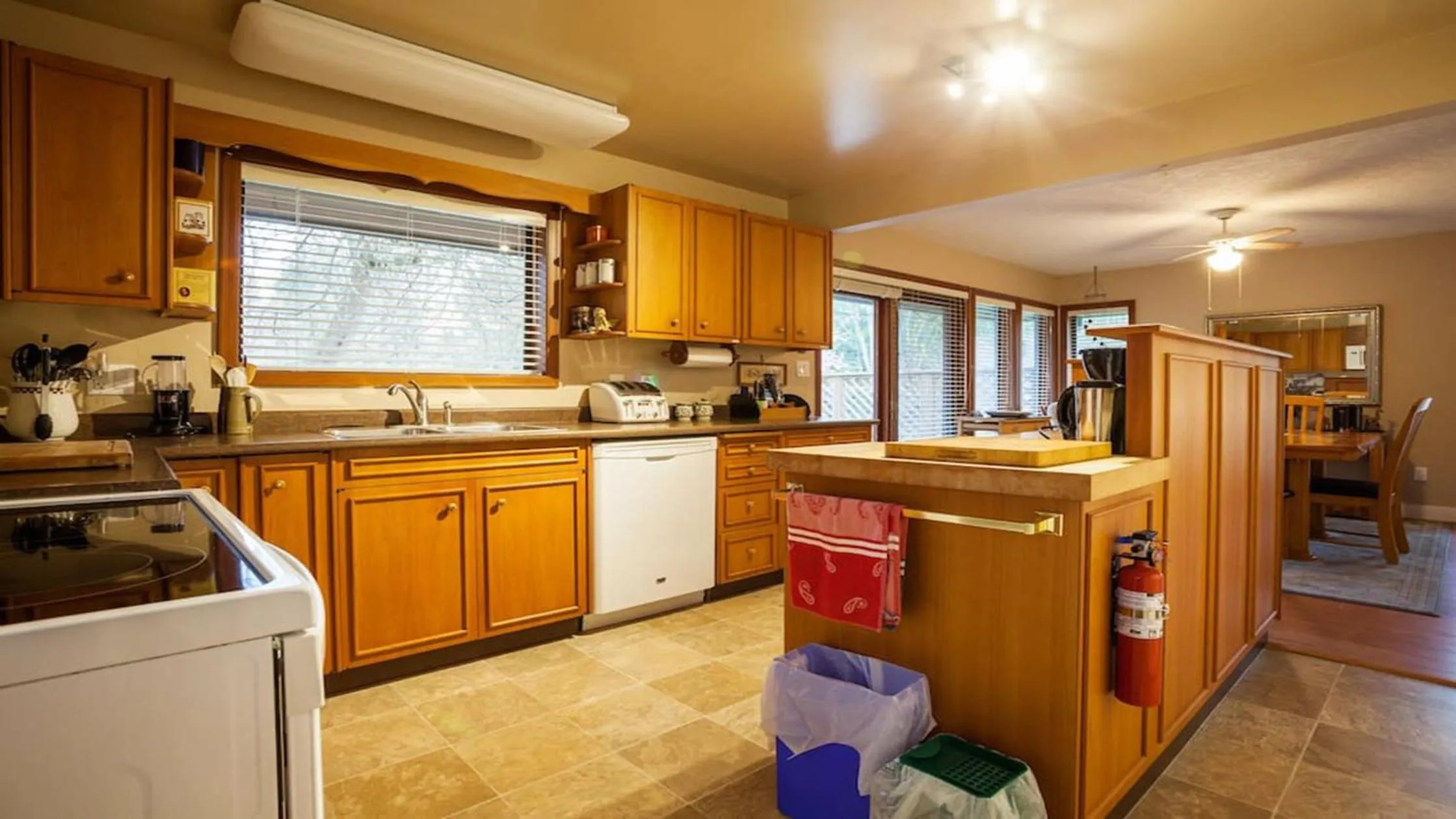 Kitchen or kitchenette in Coles Bay Vacation Retreat