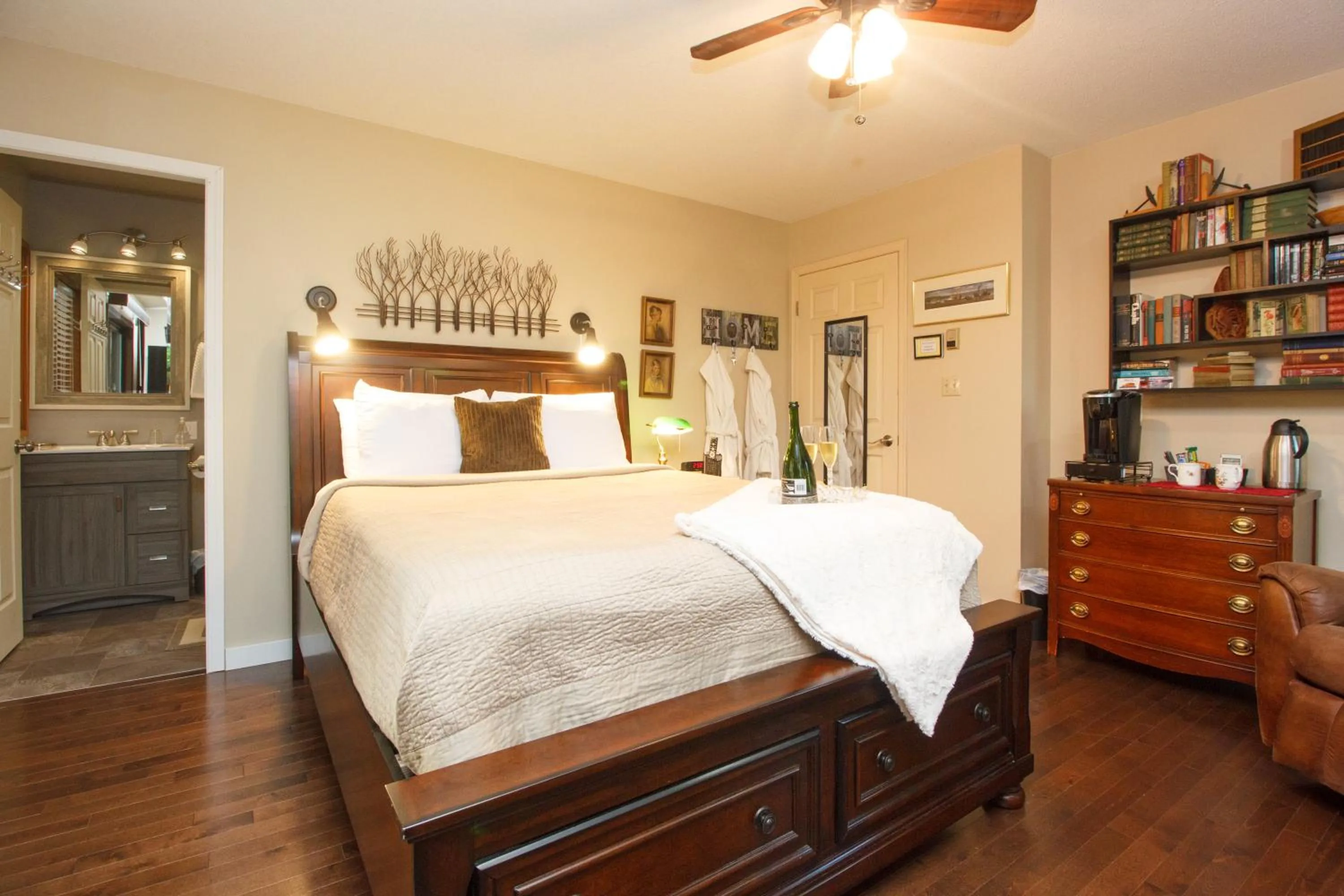 Bed in Coles Bay Vacation Retreat