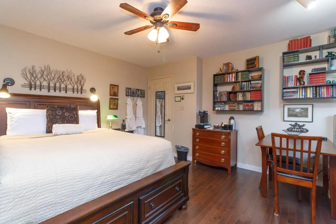 Bed in Coles Bay Vacation Retreat