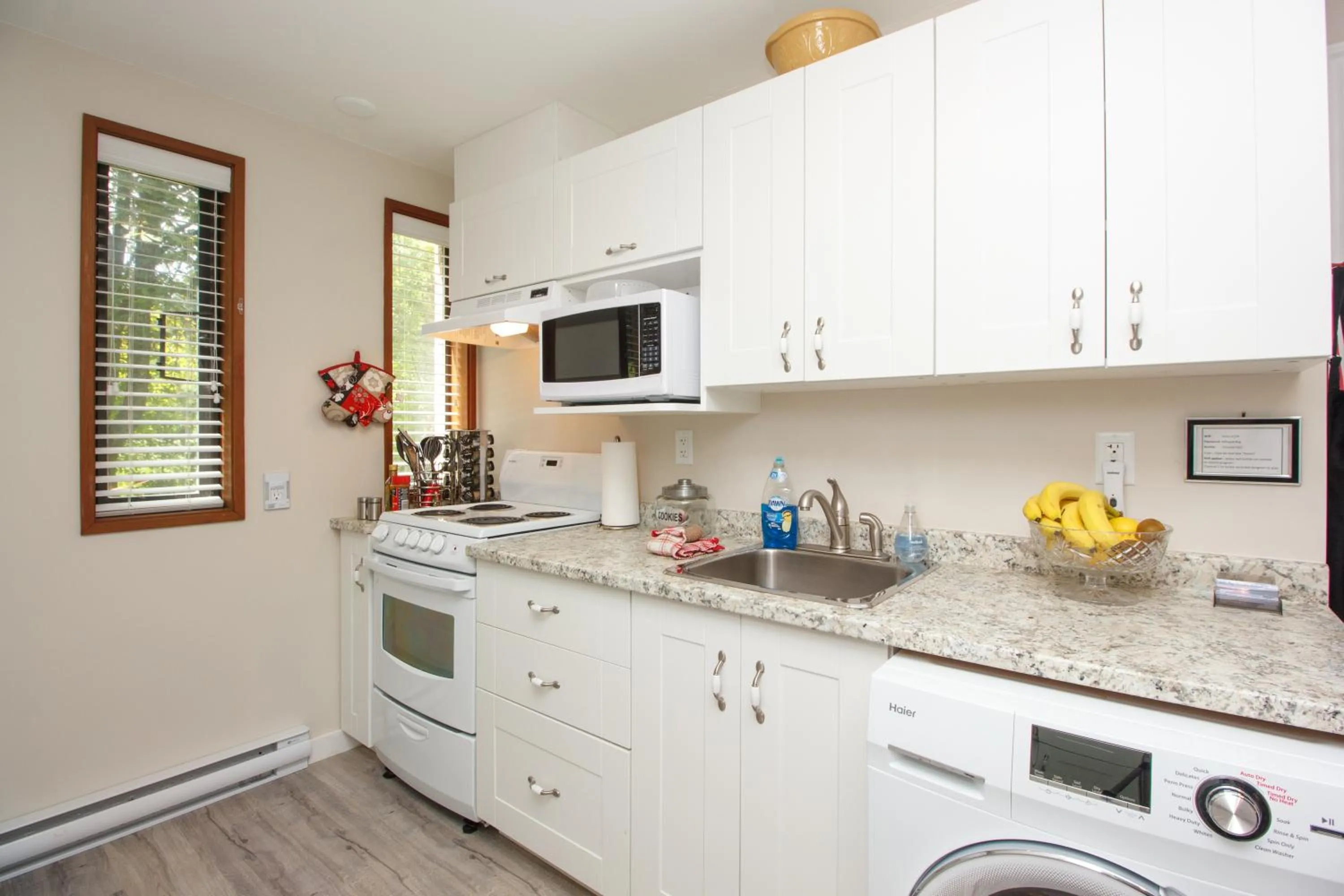 Kitchen or kitchenette in Coles Bay Vacation Retreat