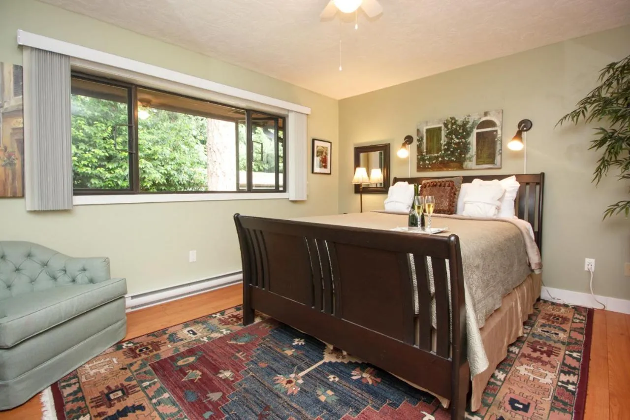 Bed in Coles Bay Vacation Retreat