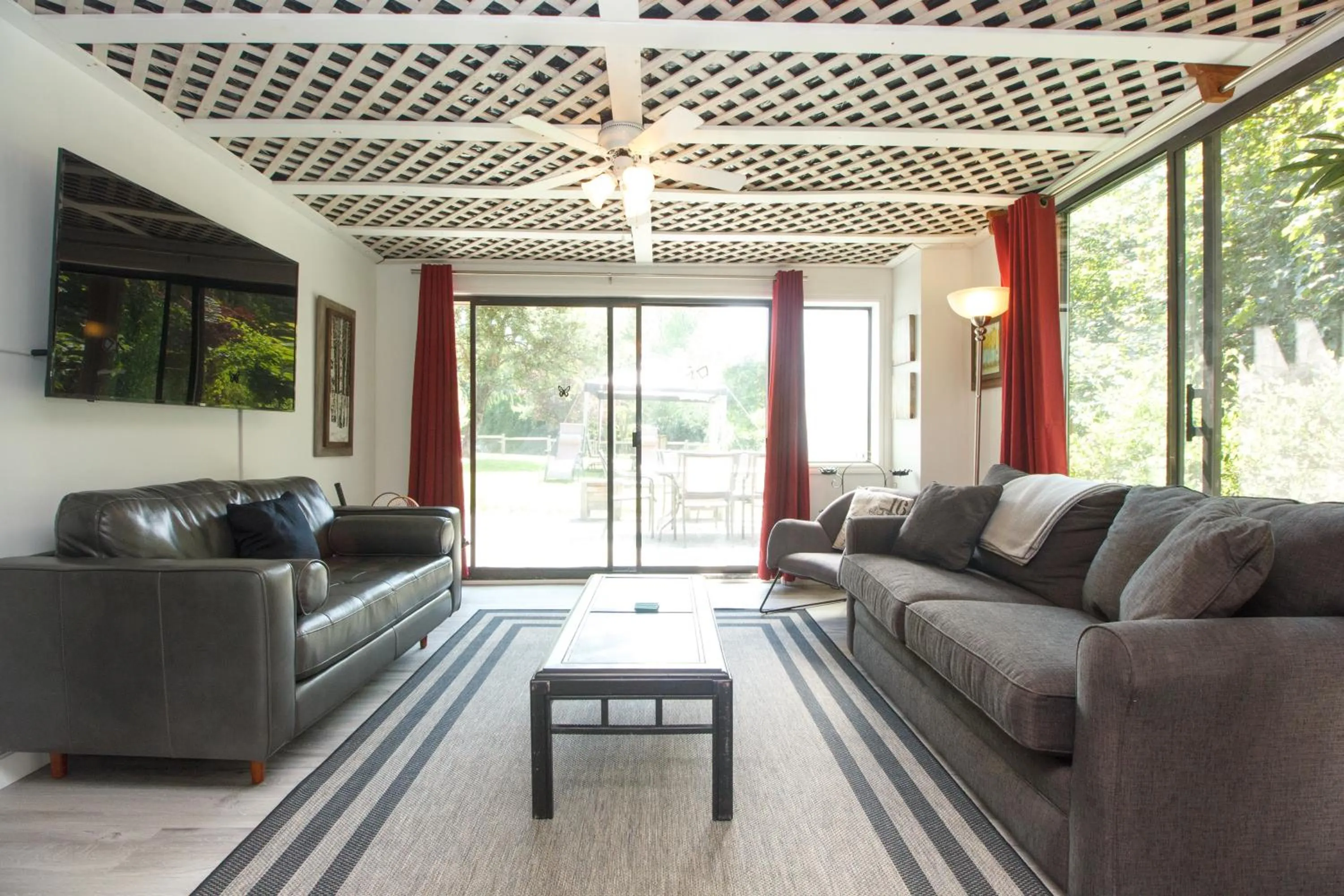 Living room in Coles Bay Vacation Retreat