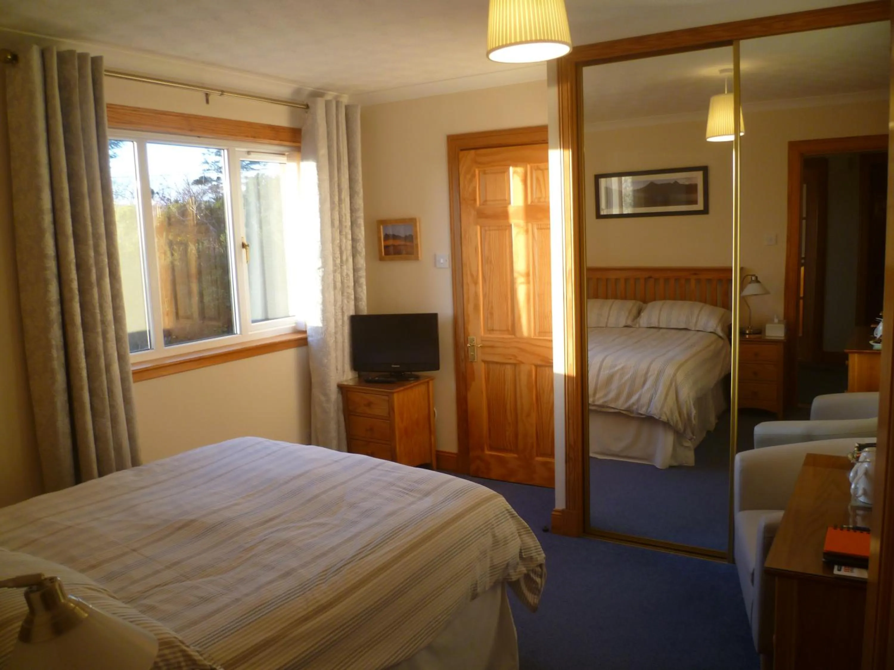 Photo of the whole room, Bed in Tigh na Sith