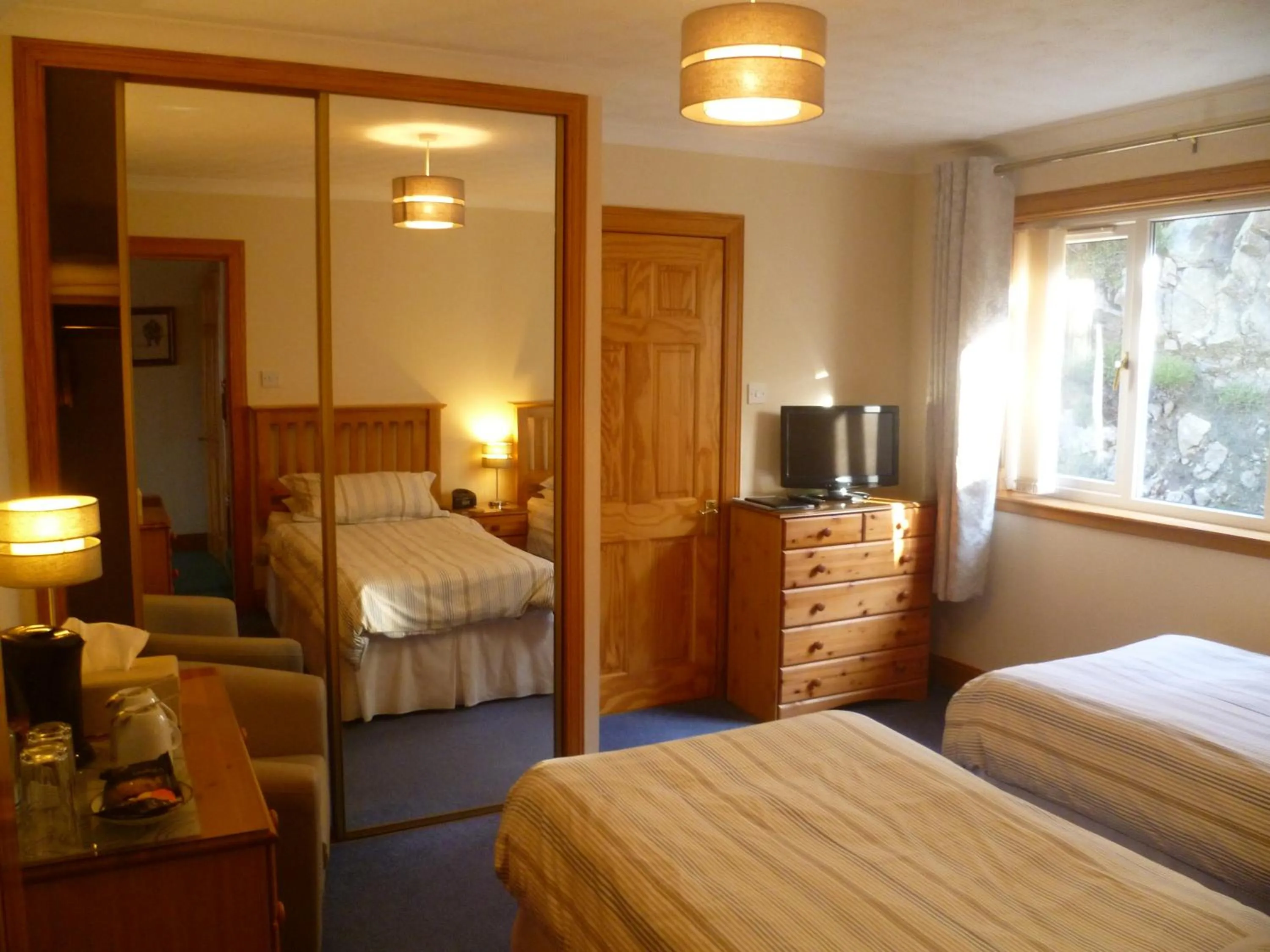 Photo of the whole room, Bed in Tigh na Sith