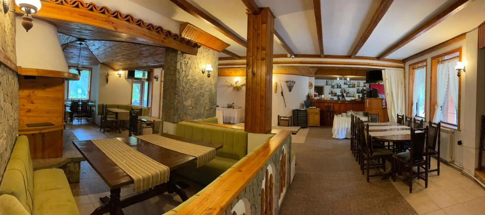 Restaurant/places to eat in Hotel Paradise Place